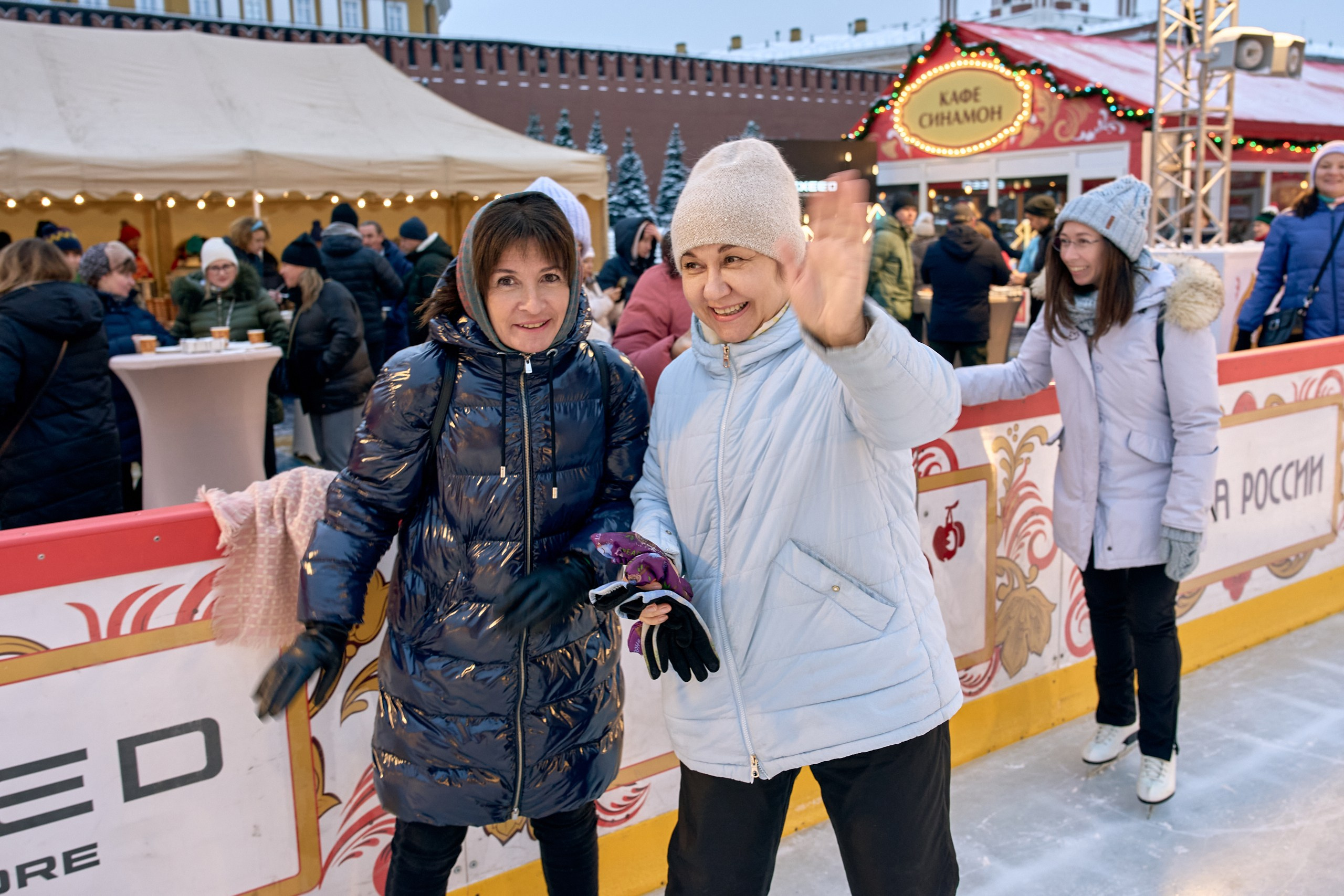 Корпоратив Avon на катке ГУМ. Контент-фотограф в Москве Тима Забабурин