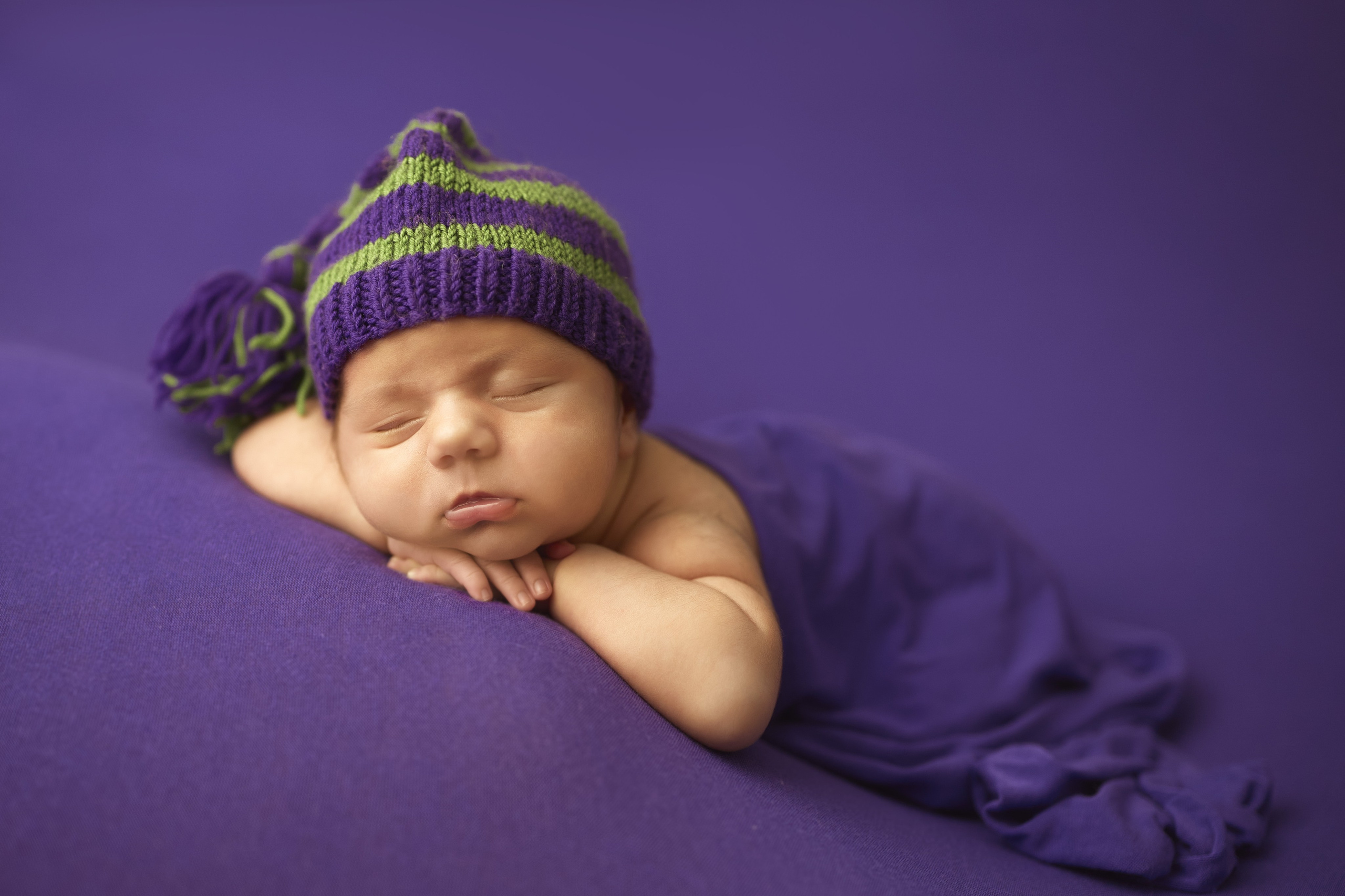 Ньюборн фотосессии в Старом Осколе. Фотостудия для новорожденных в Старом Осколе Гильфановых Юрия и Ольги