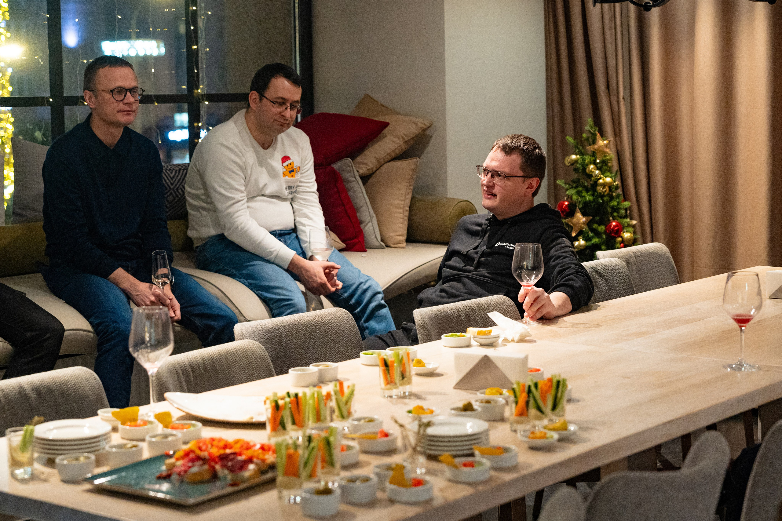 NOVIKOV SCHOOL — Умами зал. Фотограф Никита Комаров