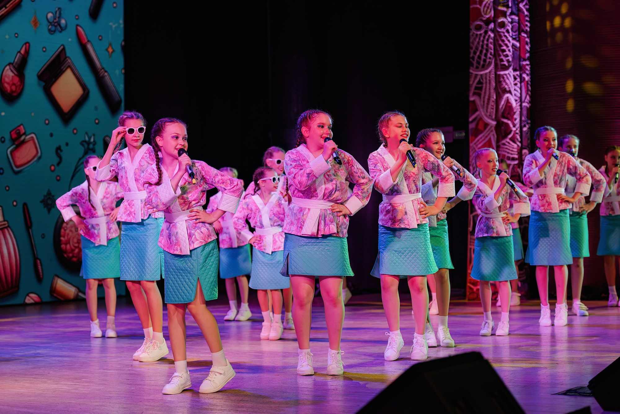 Отчетный концерт Образцового коллектива Алтая театра эстрадной песни «Созвездие». Свадебный и репортажный фотограф Никита Сницарев в Барнауле