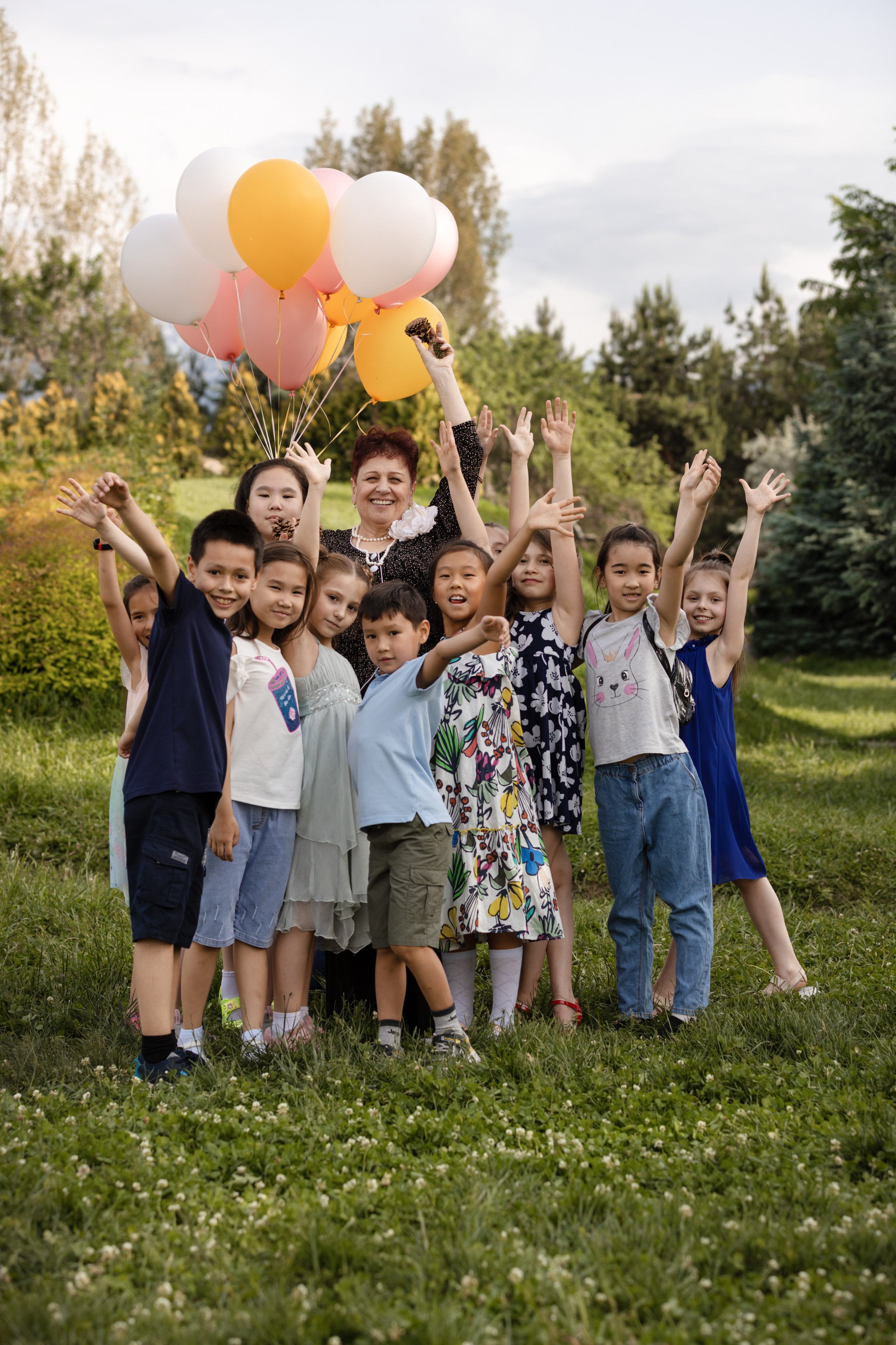 веселая групповая школьная фотография