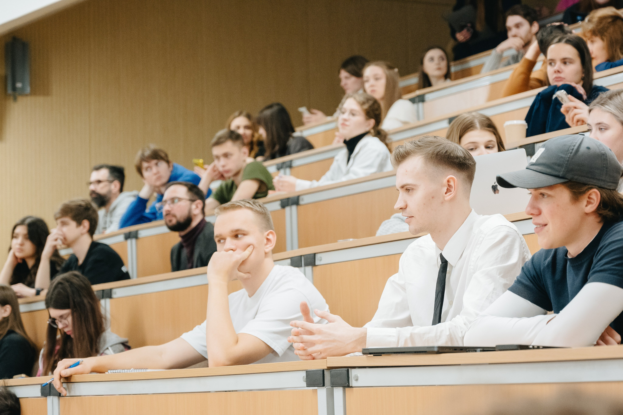 Встреча с Олегом Титовым, креативным продюсером Medium Quality. Даниил Сергеев: репортажный фотограф