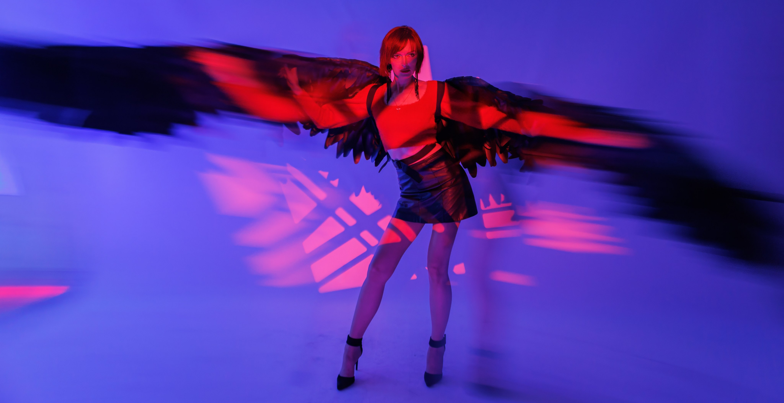 Портрет, арт .  неон, черно-белая фотография, творчество,