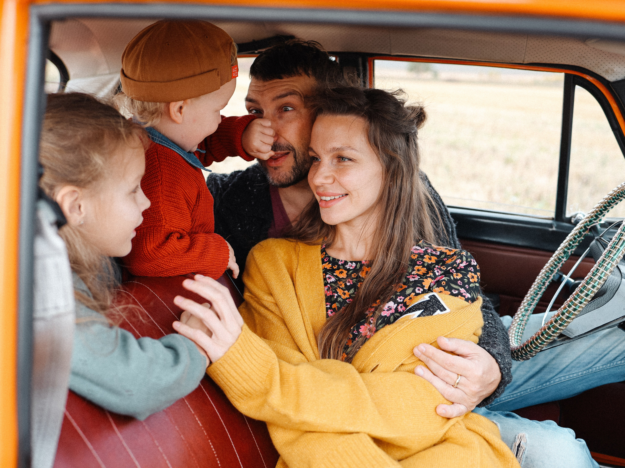 Семья Власовых и ретро авто. Семейный и детский фотограф в  г. Екатеринбурге Холодова Юлия
