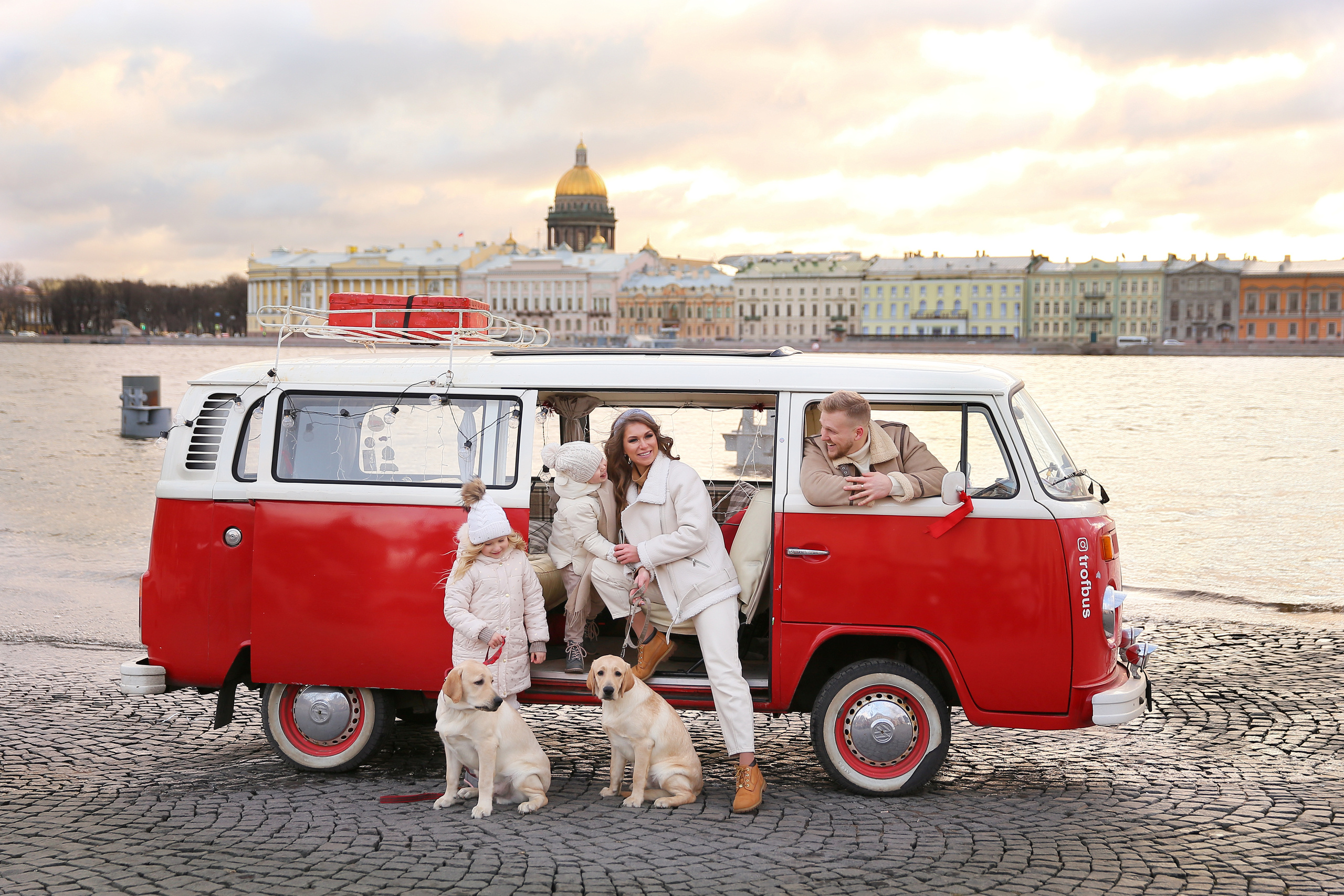 Семейная прогулочная фотосессия в Омске. Фотограф в Омске Таня Бережная