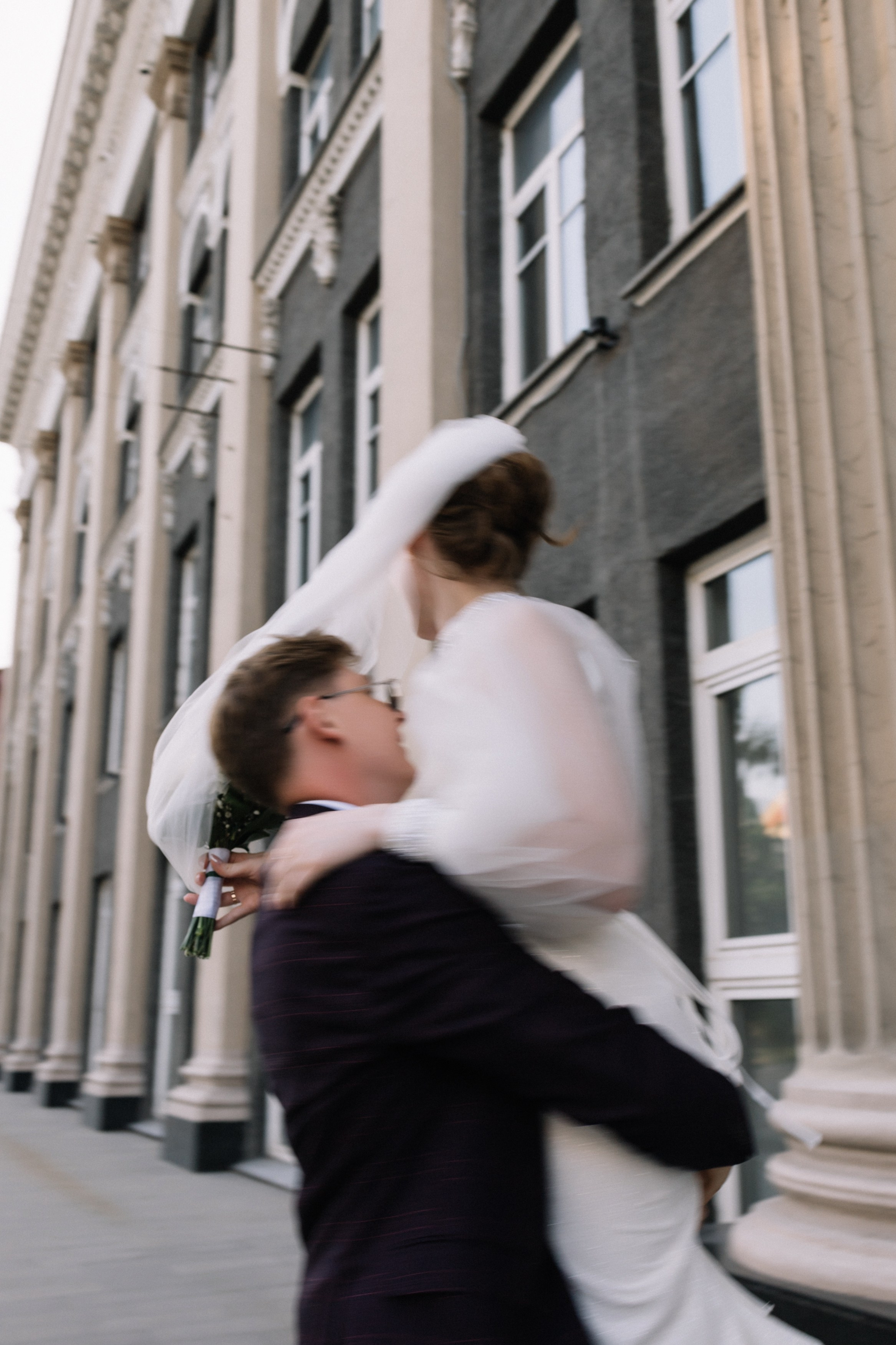 Владислав и Юлия Вечерняя прогулка по городу. Свадебный Фотограф в Иркутске Екатерина Елисеева