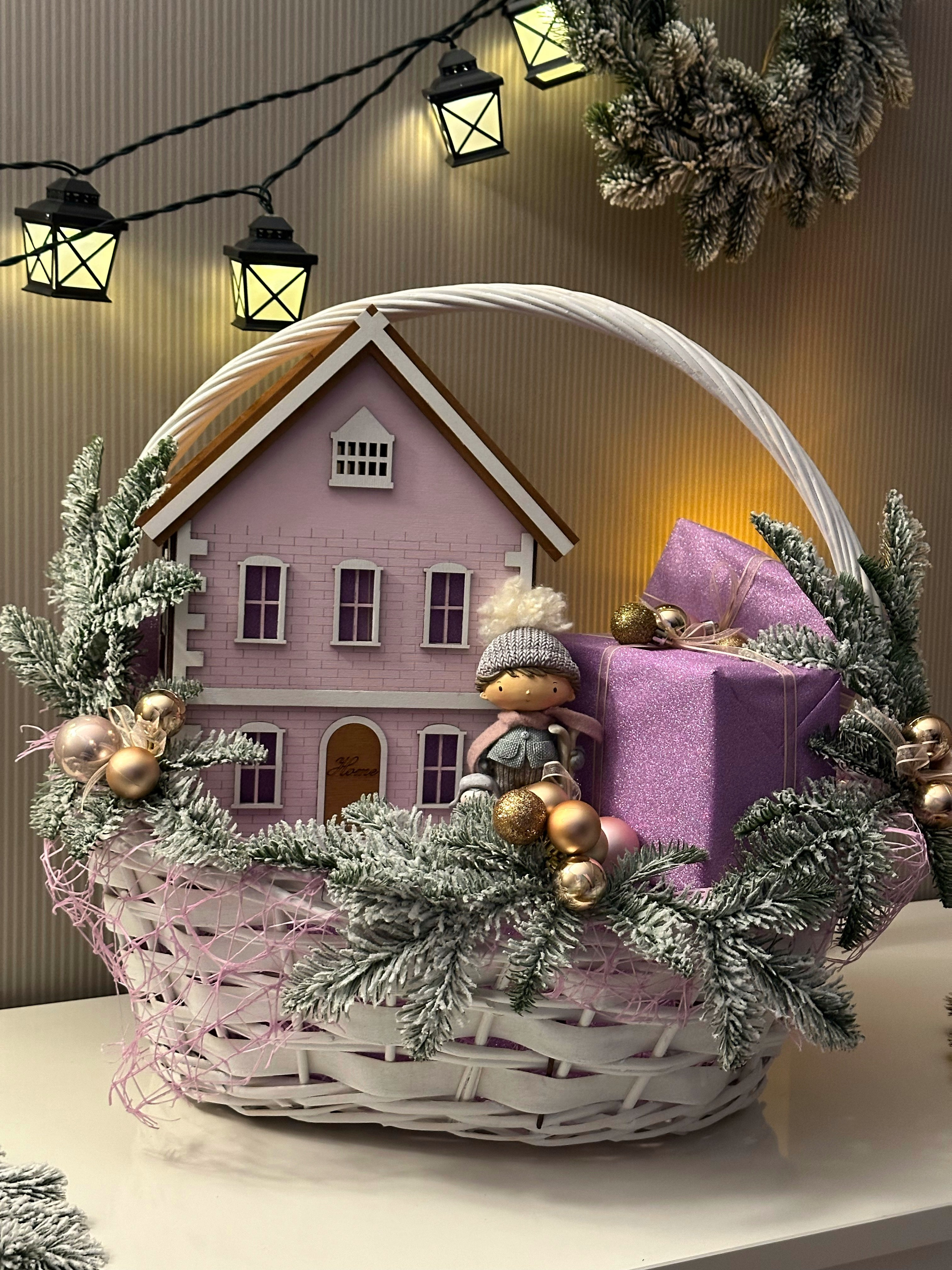 Новогодняя корзина. Студия подарочных наборов «Владия»