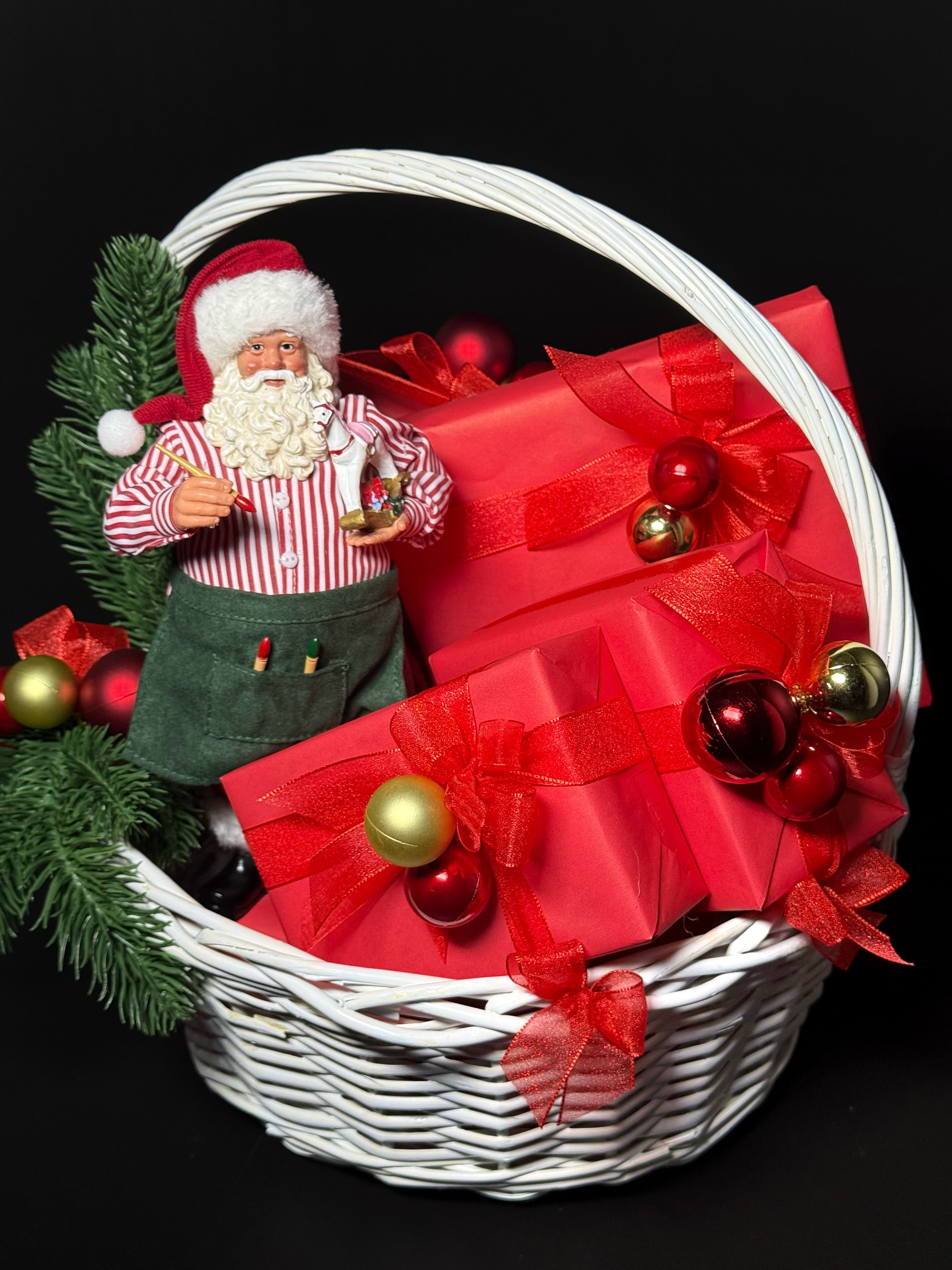 Новогодняя корзина. Студия подарочных наборов «Владия»