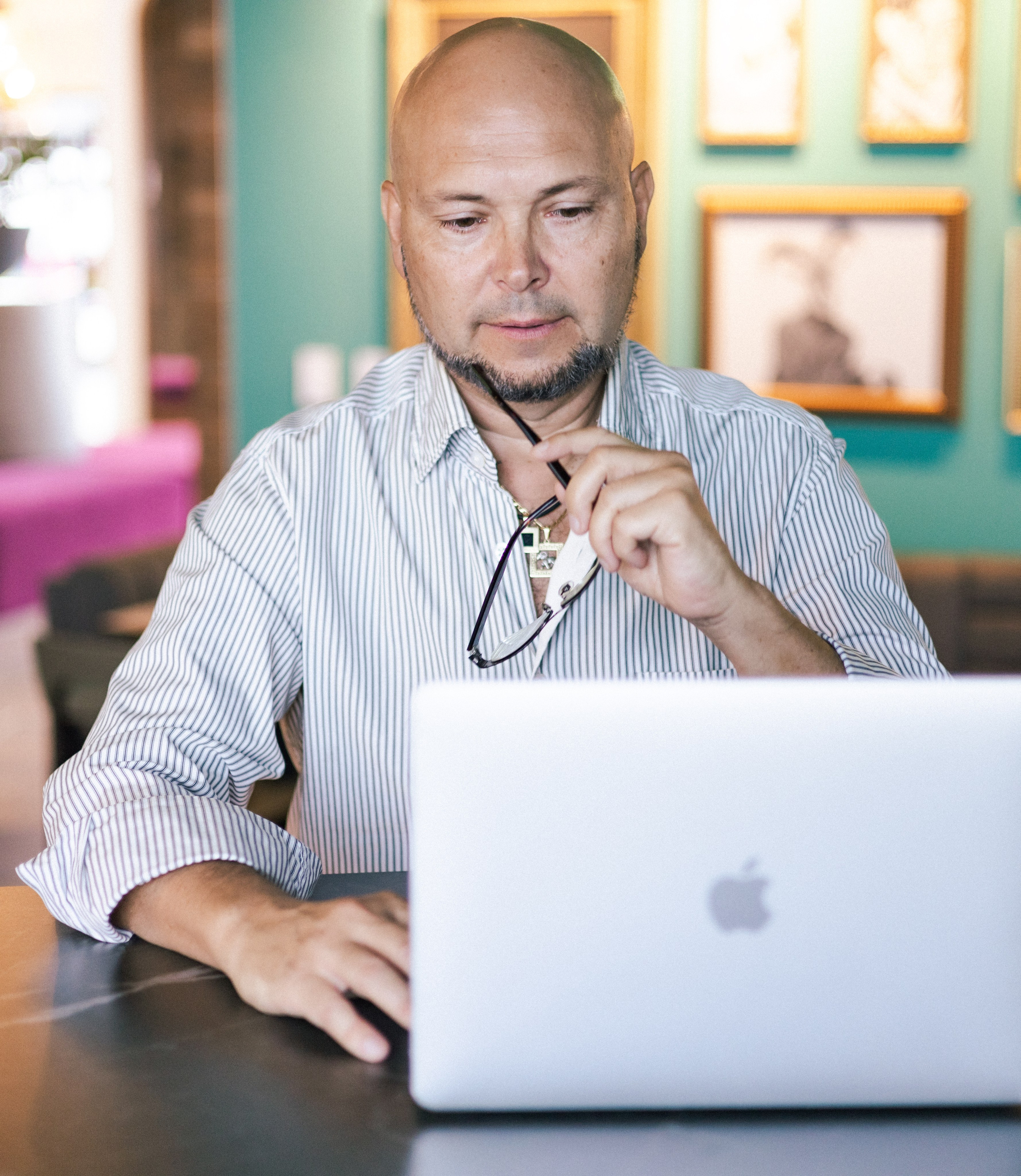 Konstantin psychologist -content for social media. Family, portrait, content photo in Costa Rica Evgeniya Besprozvannykh