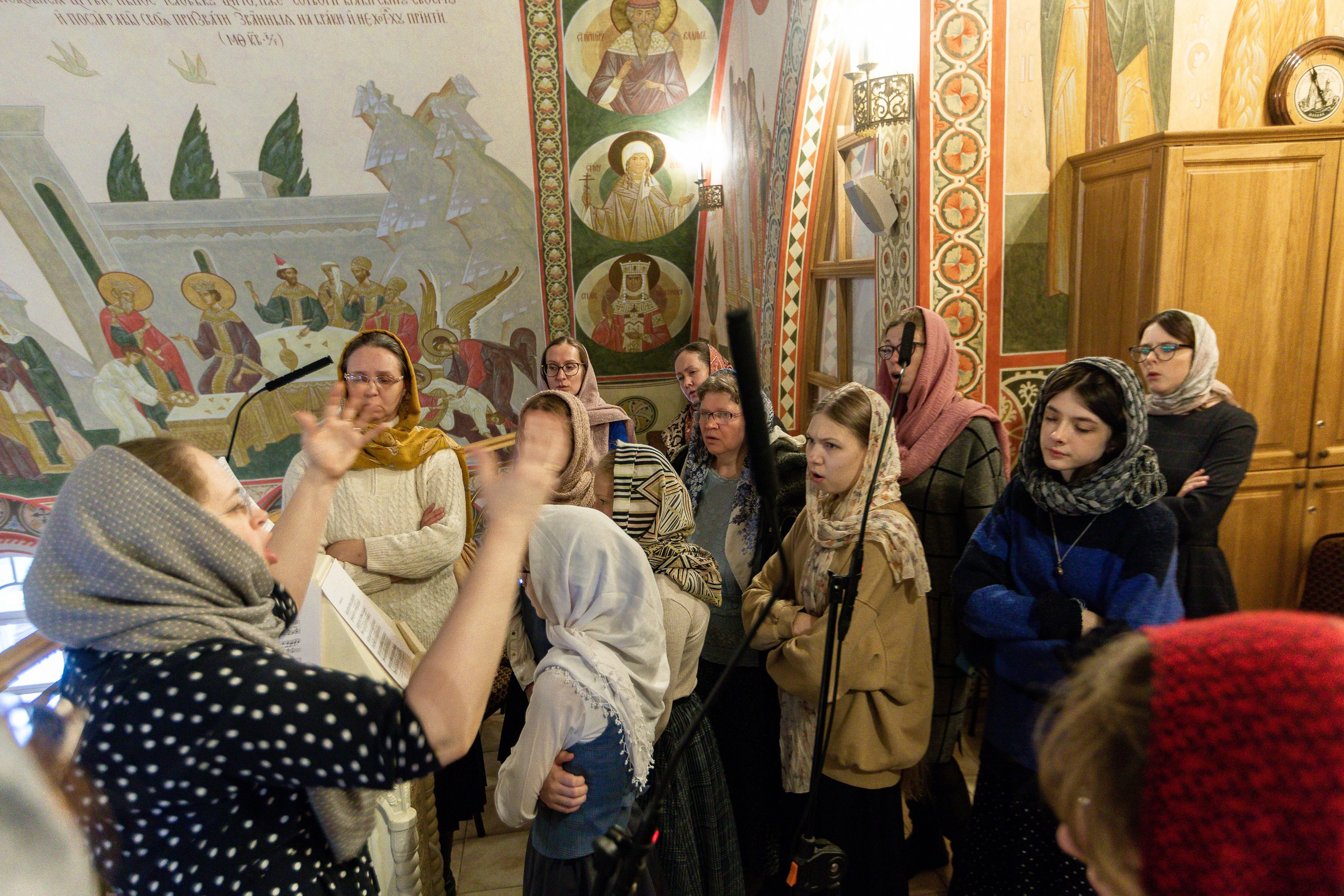 Праздничное богослужение Святителю Николаю 19 декабря. Интерьерный фотограф в Москве Роман Потапов