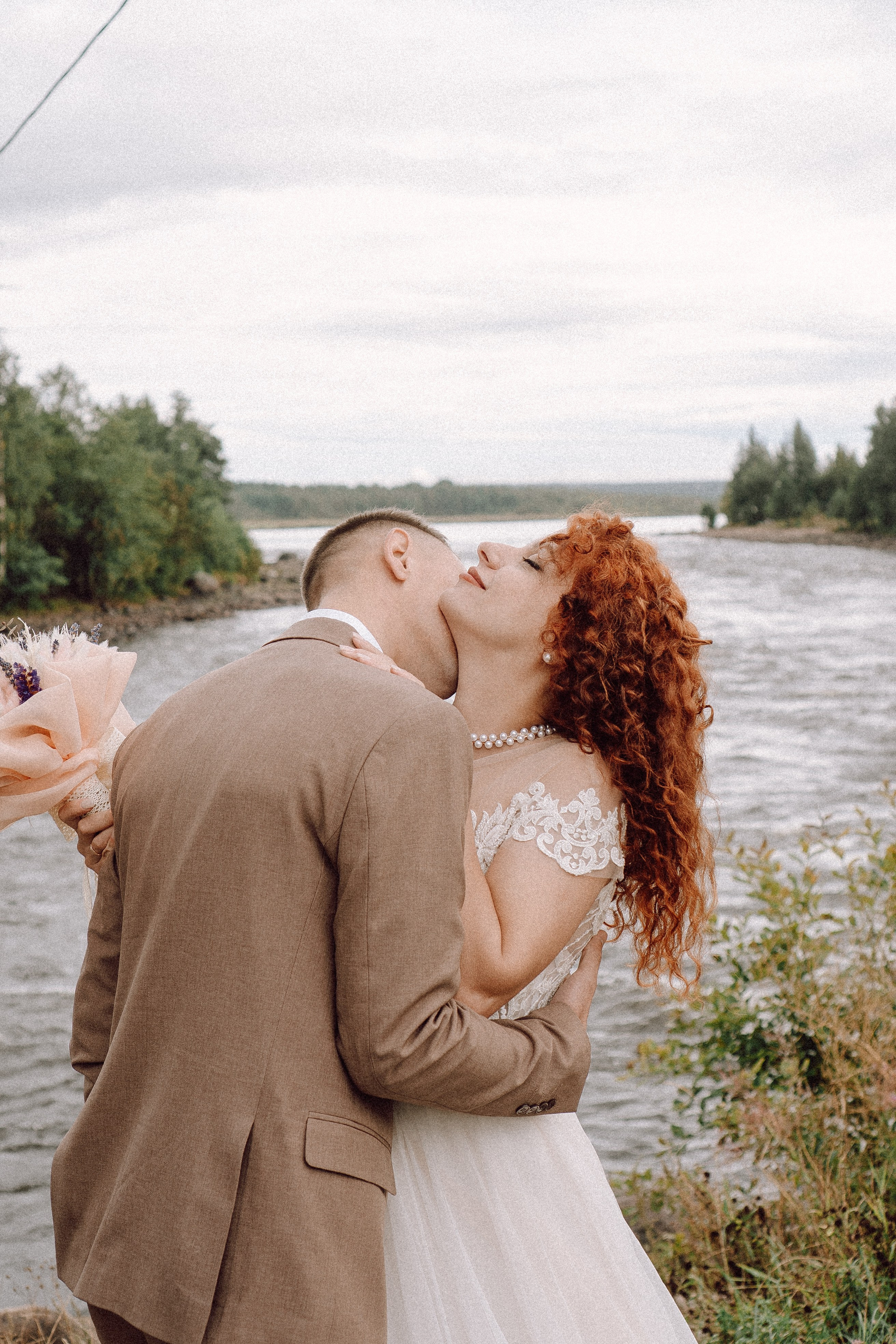 СВАДЕБНАЯ ФОТОСЕССИИЯ ПАРЫ В ГОРОДЕ ПРИОЗЕРСК В СОСНОВОМ ЛЕСУ И С ПИКАПОМ. Профессиональный фотограф, Санкт-Петербург — Виктория Богомолова