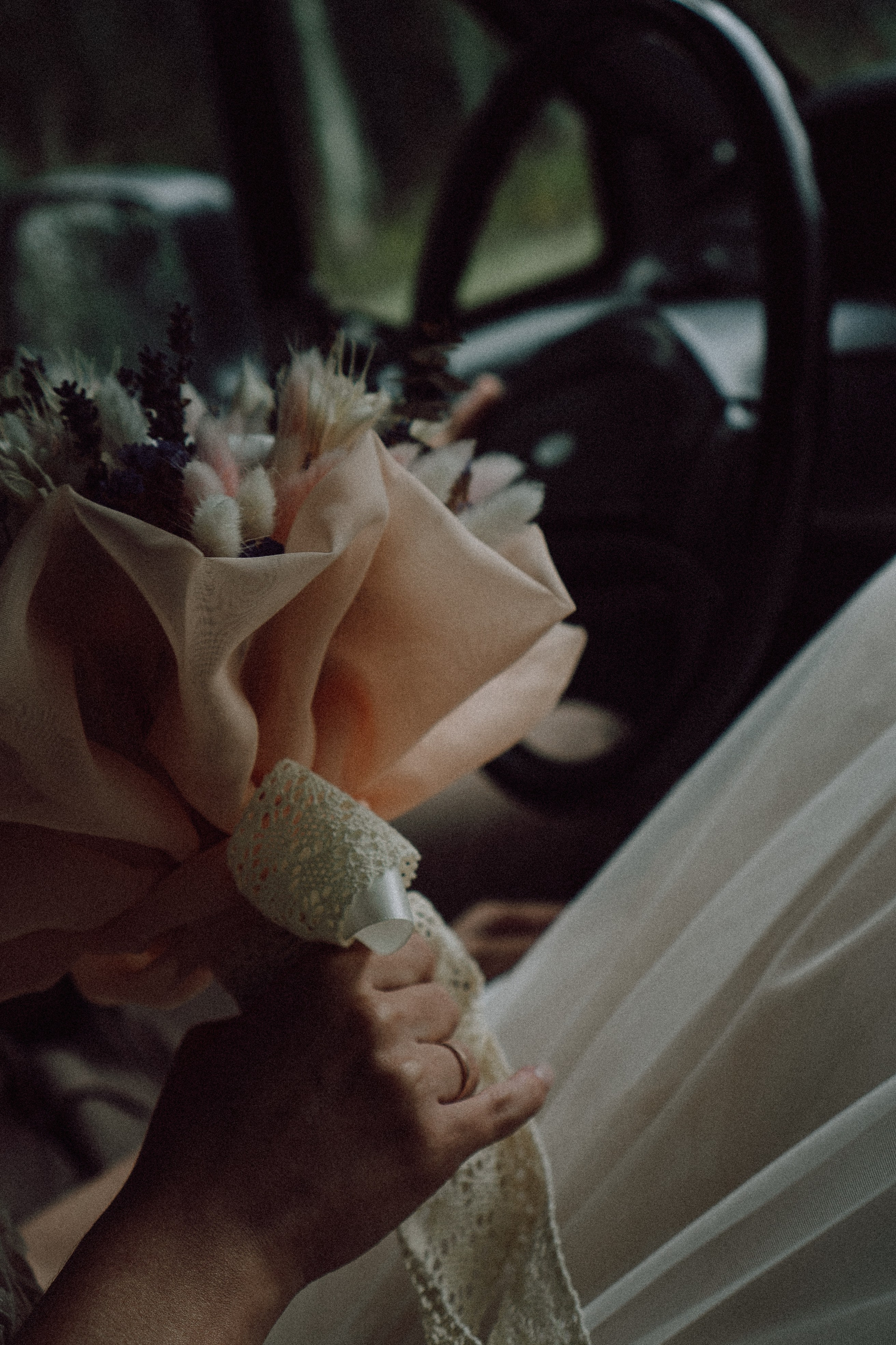 СВАДЕБНАЯ ФОТОСЕССИИЯ ПАРЫ В ГОРОДЕ ПРИОЗЕРСК В СОСНОВОМ ЛЕСУ И С ПИКАПОМ. Профессиональный фотограф, Санкт-Петербург — Виктория Богомолова