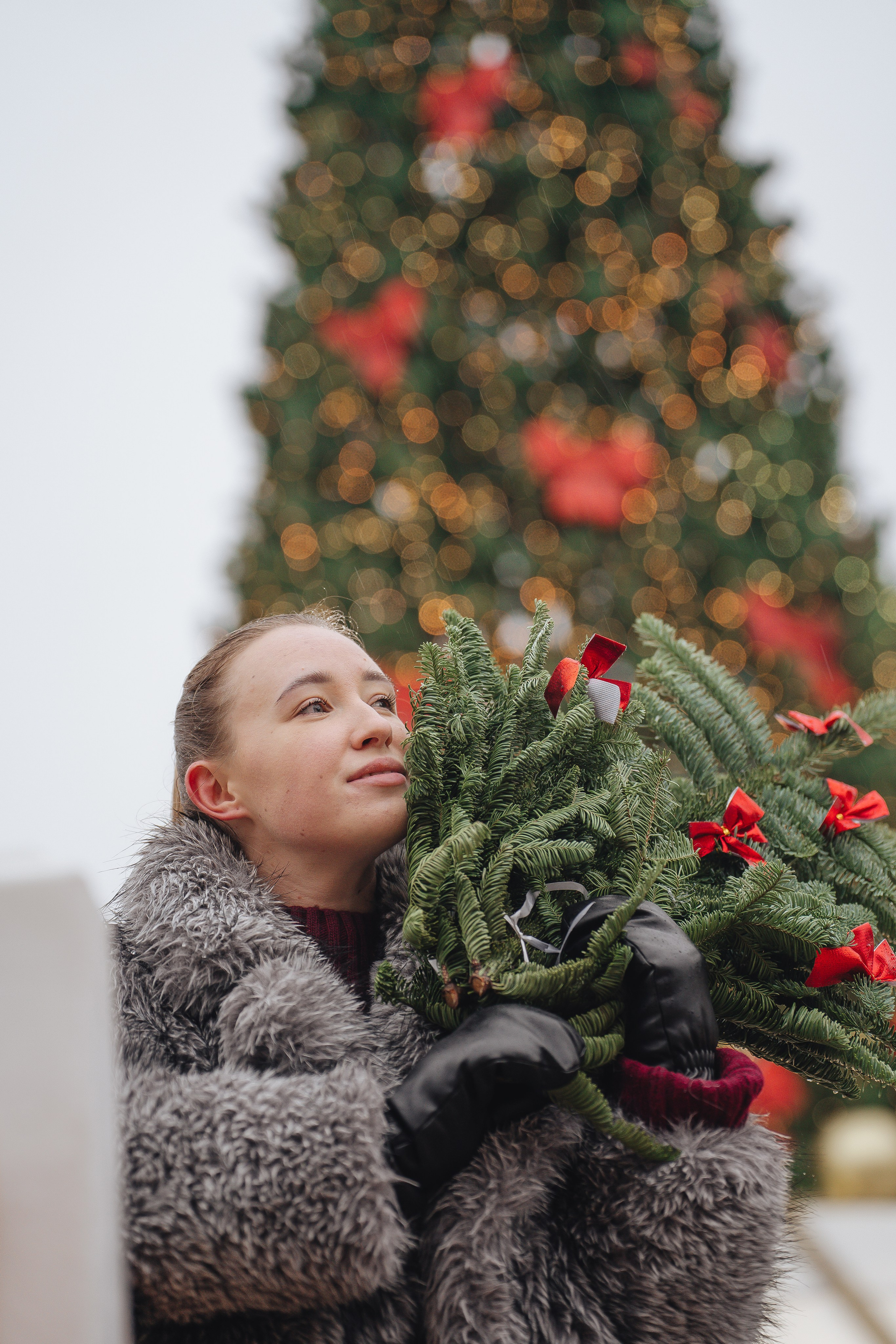 ПРОГУЛКА НА МАНЕЖНОЙ ПЛОЩАДИ ДЛЯ ДЕВУШКИ ПЕРЕД НОВЫМ ГОДОМ (НОВОГОДНЯЯ ФОТОСЕССИИЯ НА МАНЕЖНОЙ ПЛОЩАДИ). Профессиональный фотограф, Санкт-Петербург — Виктория Богомолова
