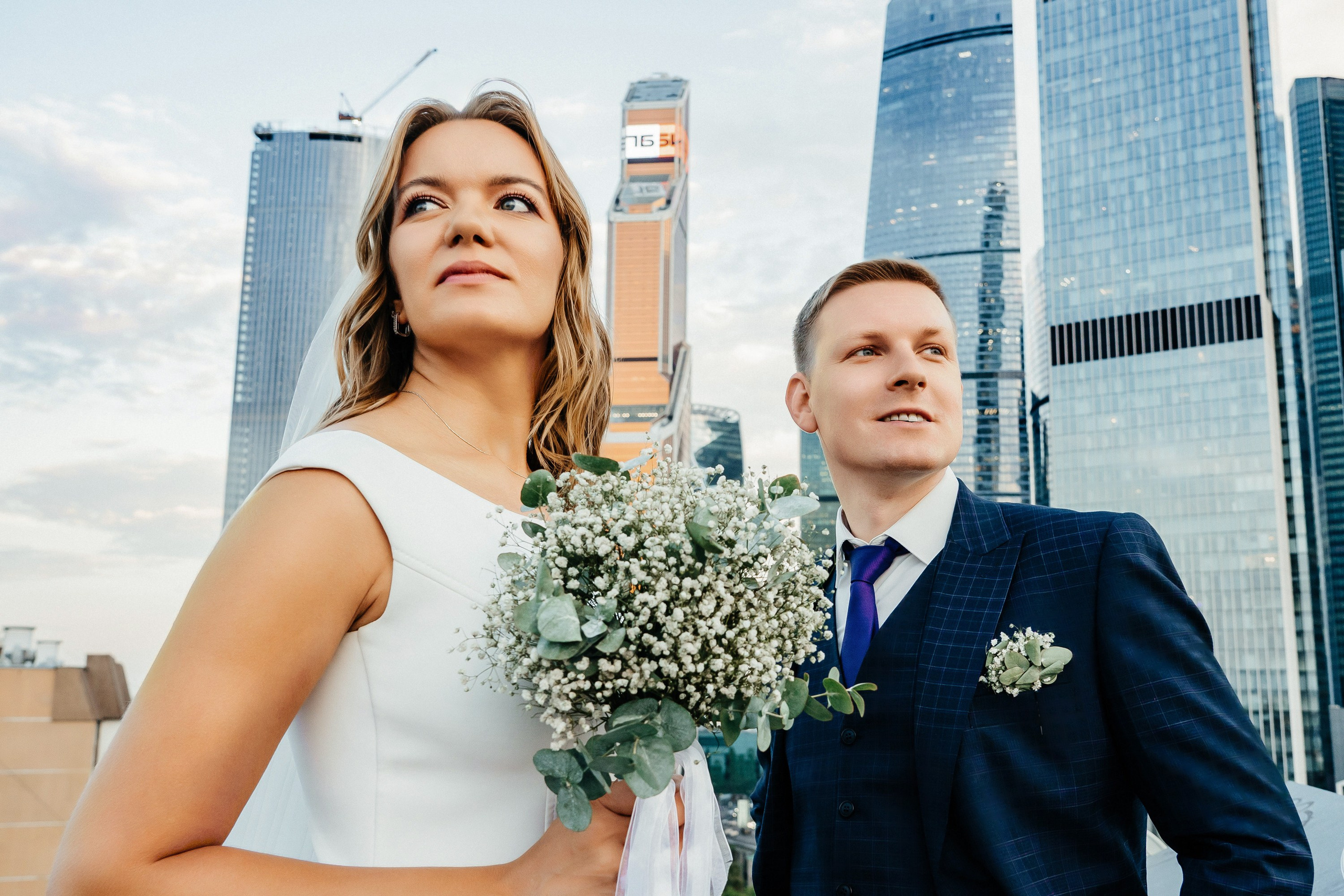 Свадебная фотосессия на крыше Москва-сити. Свадебный и репортажный фотограф Москва