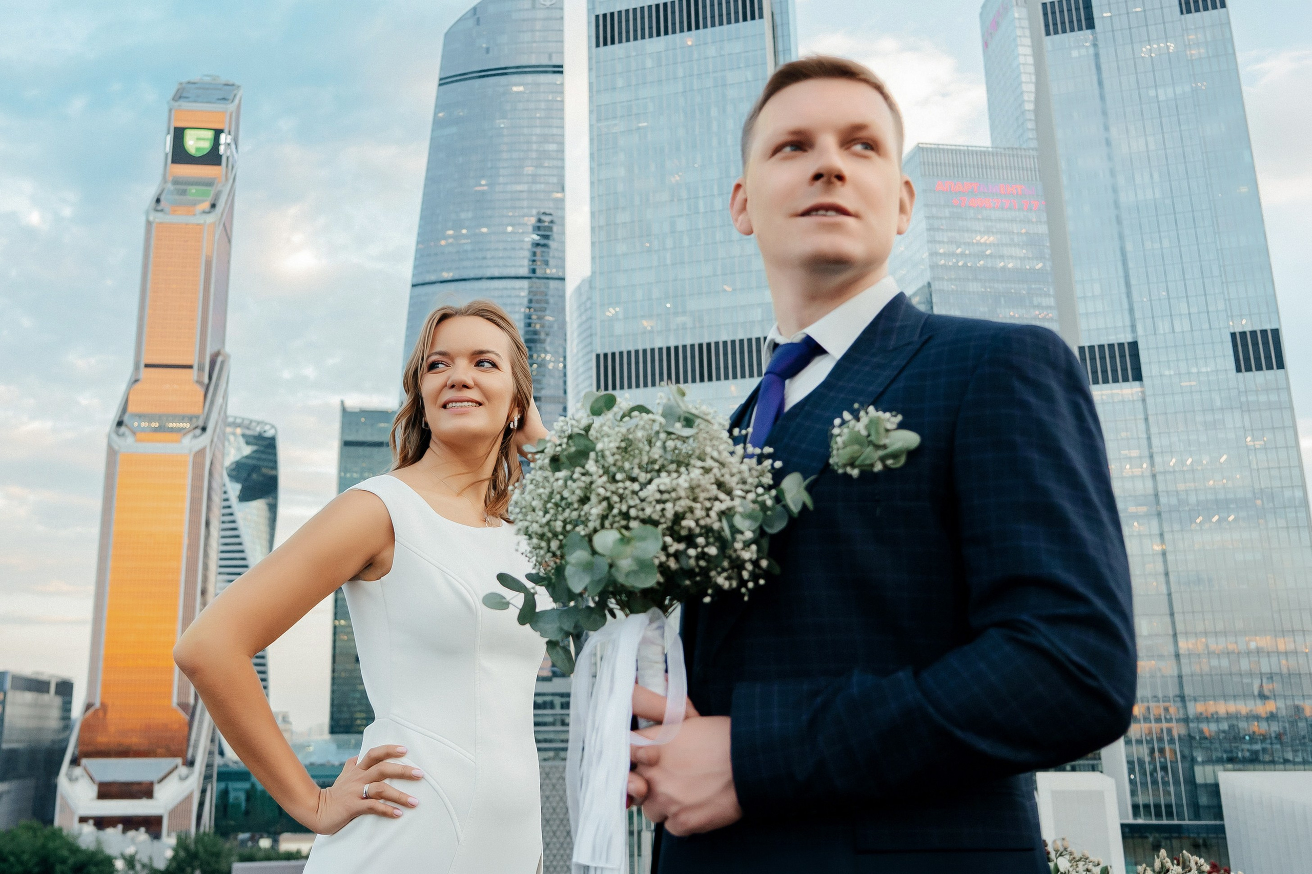 Свадебная фотосессия на крыше Москва-сити. Свадебный и репортажный фотограф Москва