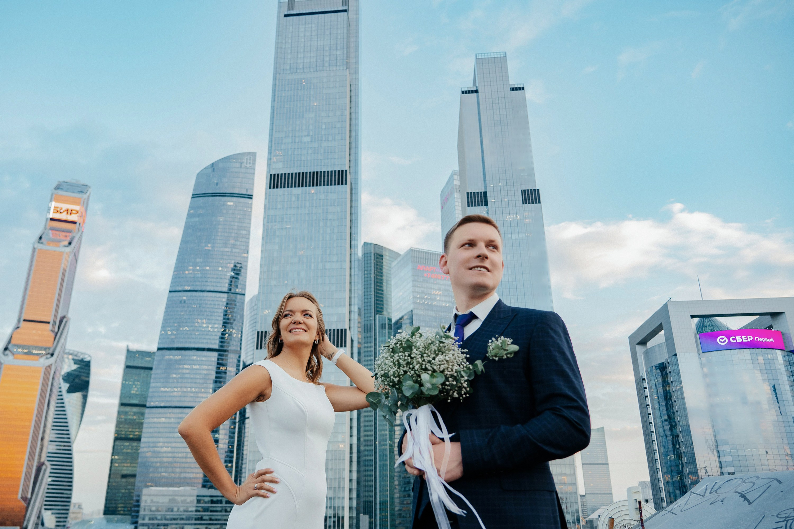 Свадебная фотосессия на крыше Москва-сити. Свадебный и репортажный фотограф Москва