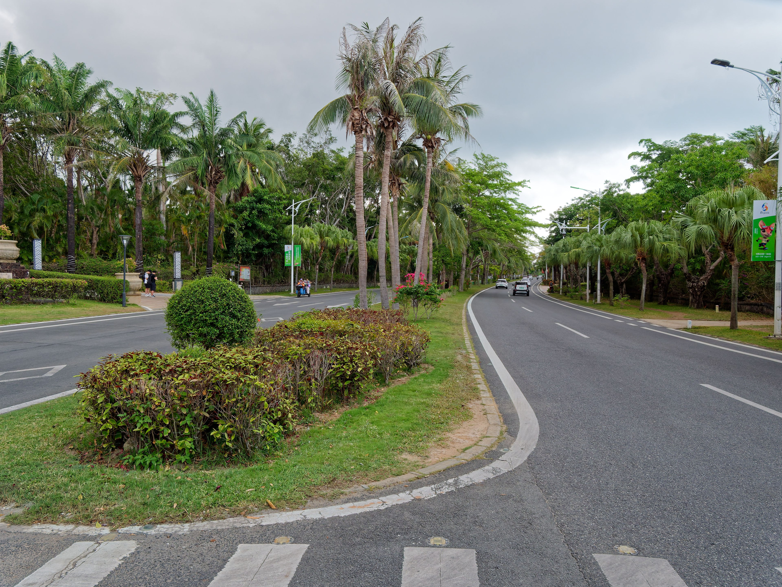 Хайнань 2026, улицы Ялунвань и Саньи. Фотопрогулки по Миру