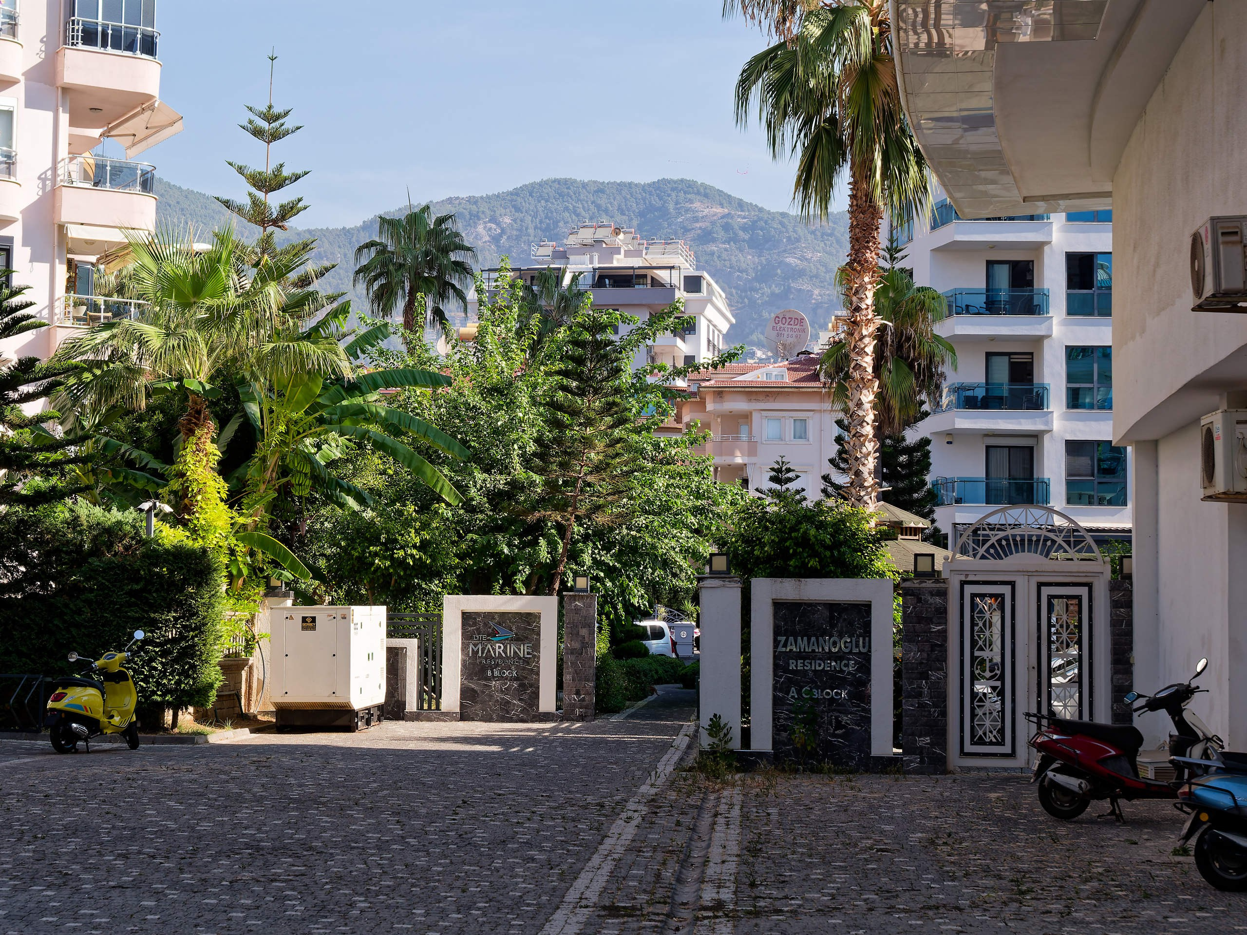 Алания 2025, город, стрит-фото. Избранные фотографии