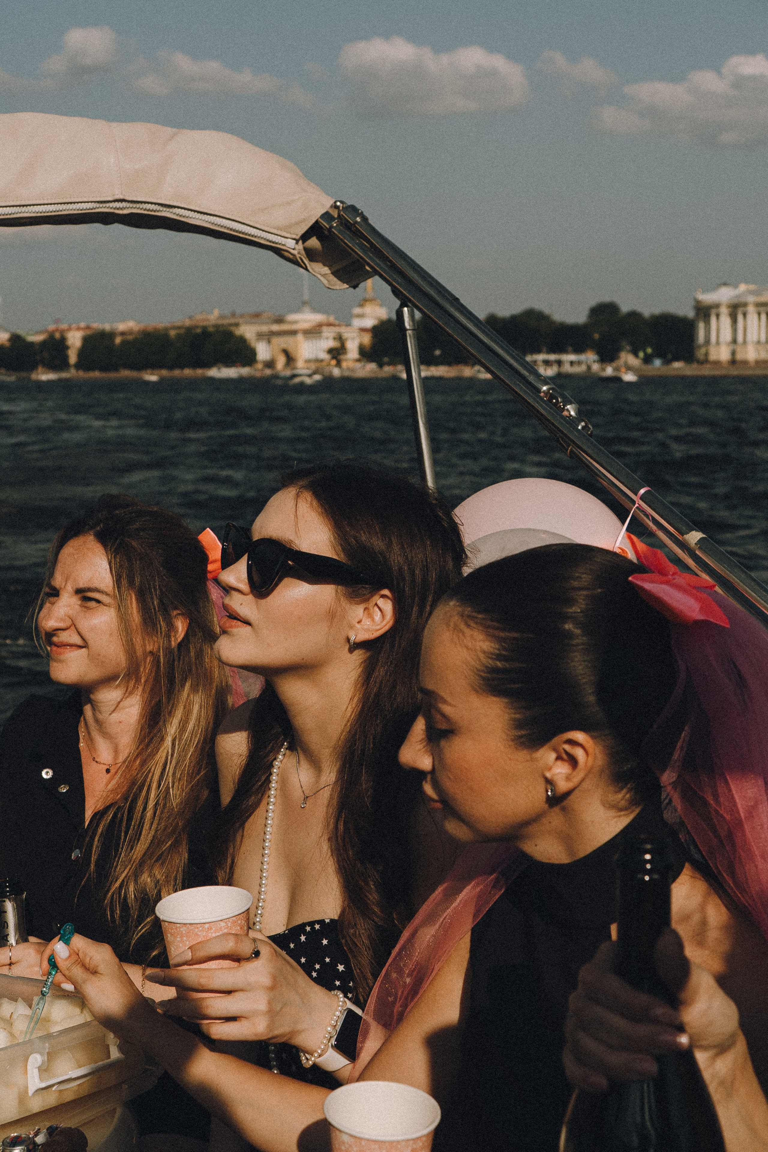 ДЕВИЧНИК НА КАТЕРЕ. Профессиональный фотограф, Санкт-Петербург — Виктория Богомолова