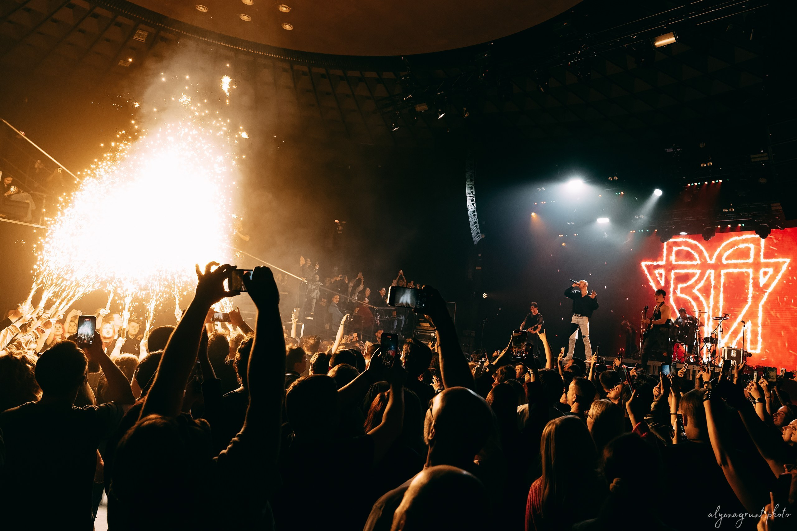 Ravanna, фоторепортаж, СПб, Aurora Concert Hall, 21.11.2025. Алена Адрианова: фотограф в Санкт-Петербурге