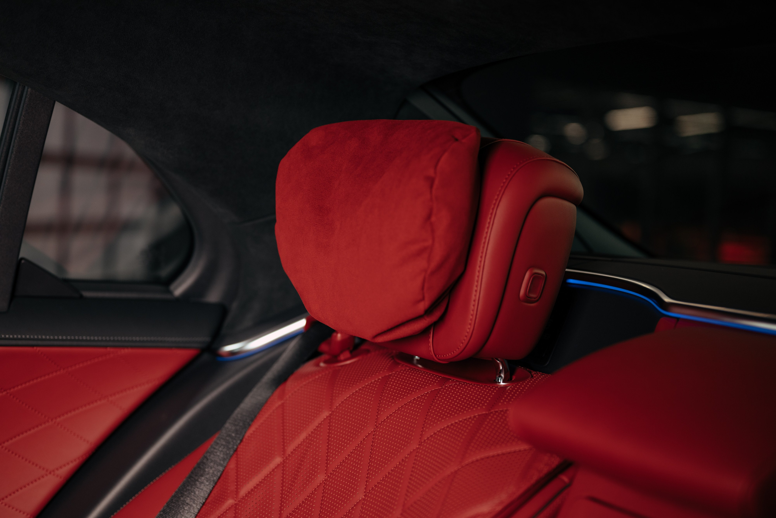 Mercedes 223 white on red. DeLorein