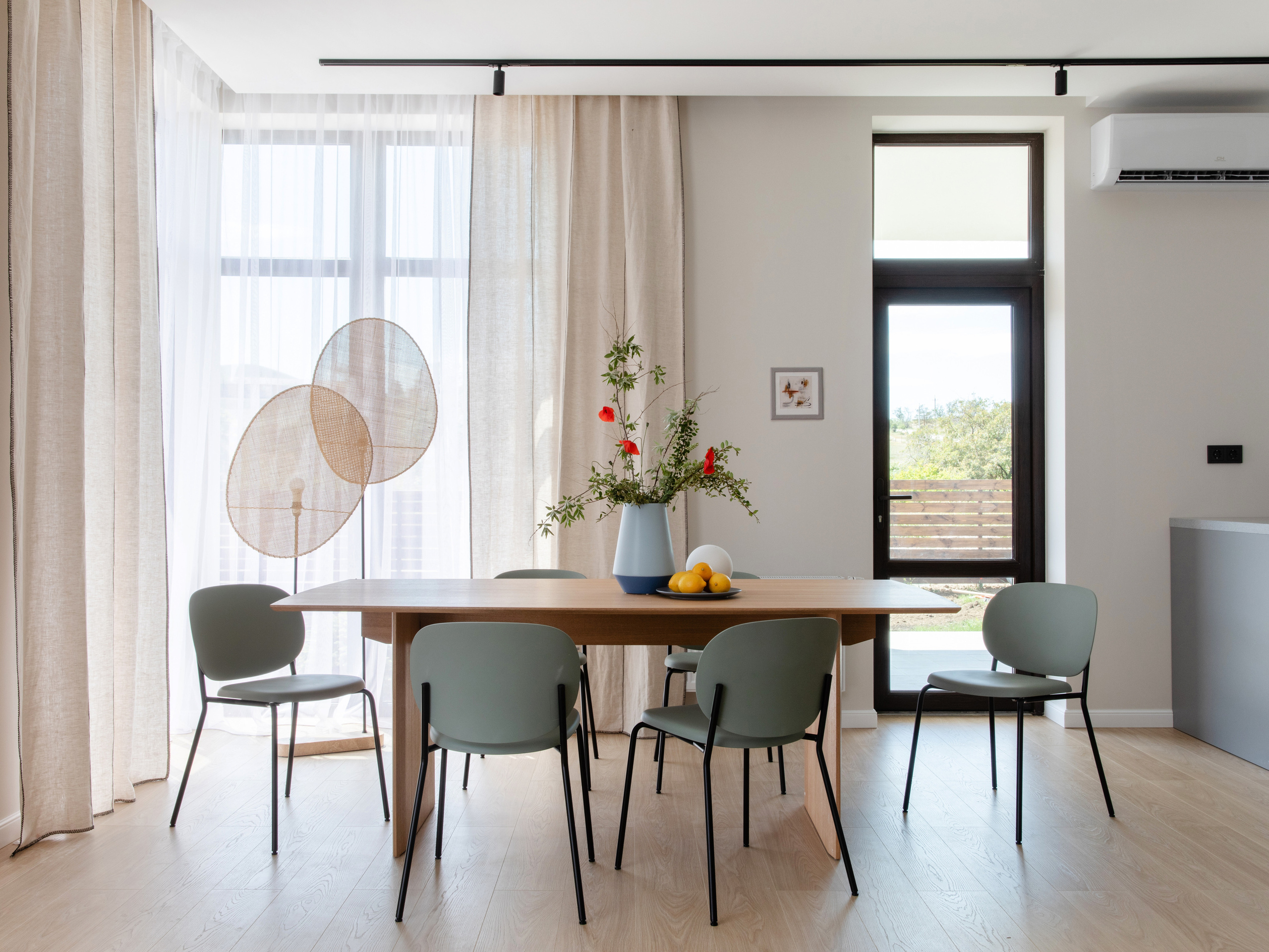 Лето внутри. Дизайнер интерьера Ксюша Шакирова, создание дизайн проектов под ключ