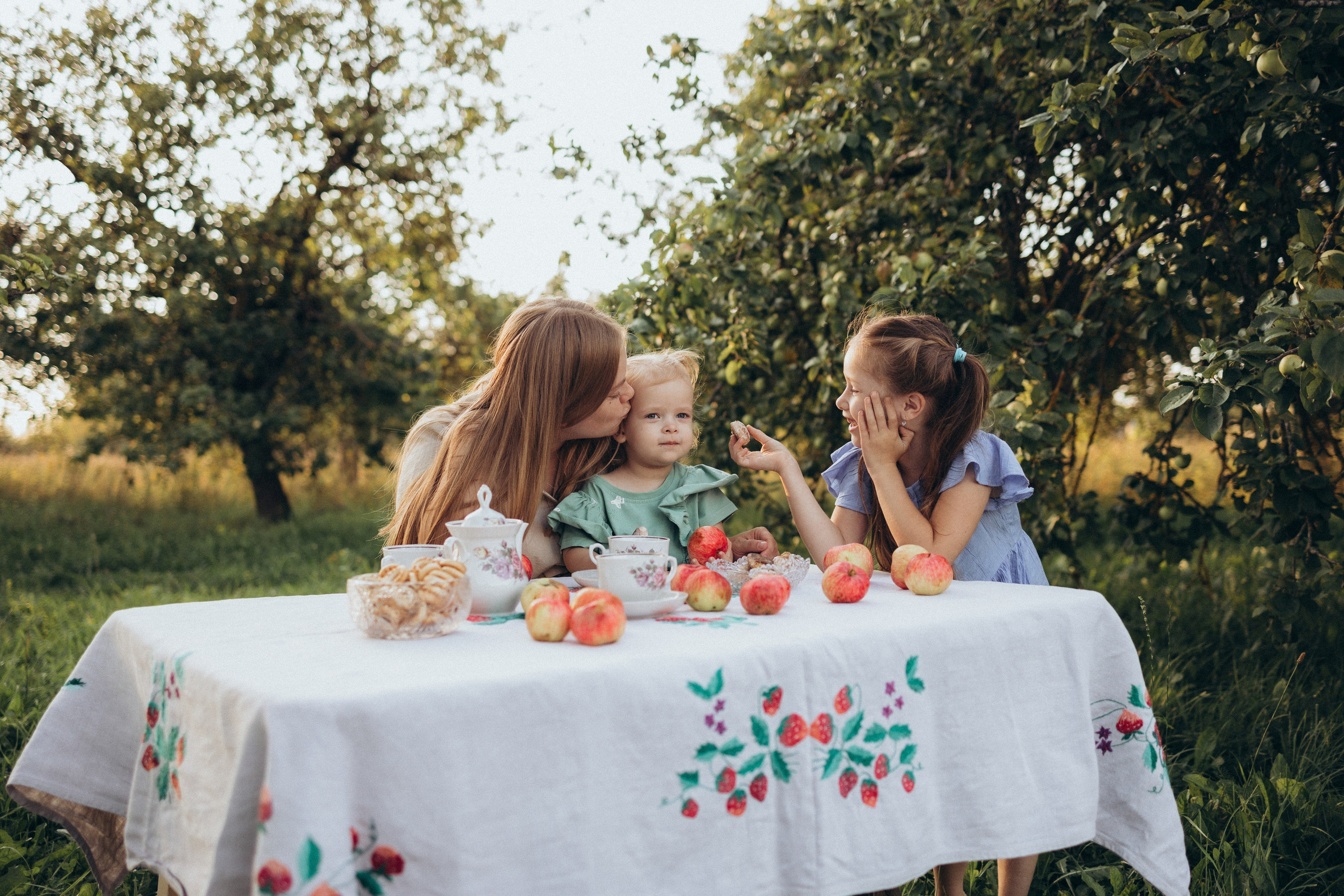 Чаепитие в саду. Фотограф Елена Рябцева