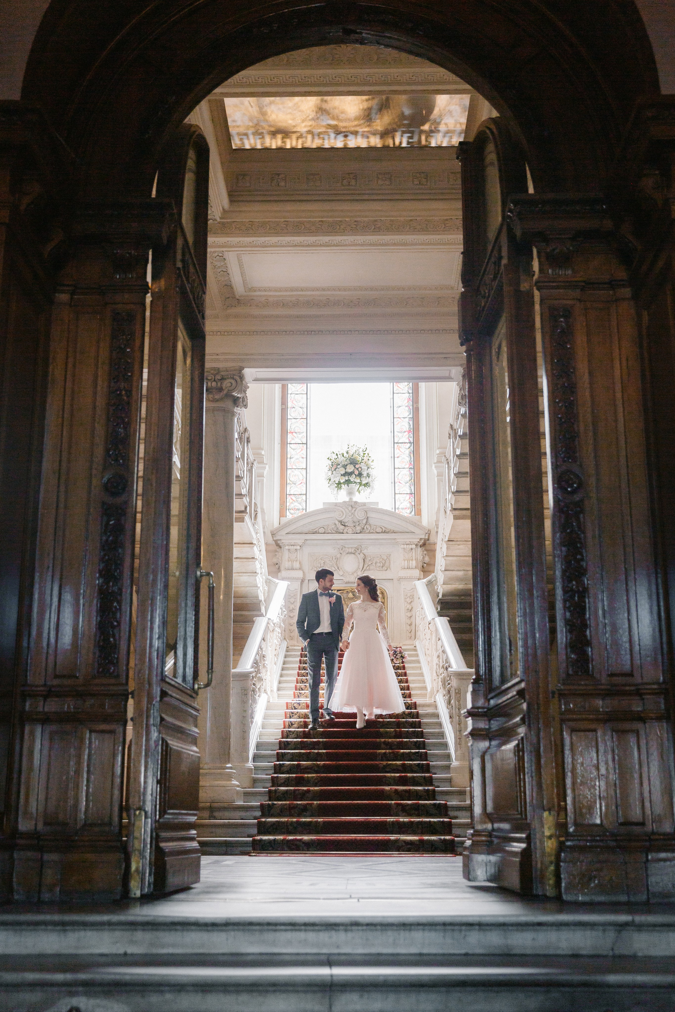 МАЙ | Дворец № 1, Атланты, Эрмитажный дворик. Свадебный фотограф в Санкт-Петербурге Полина Корзухина