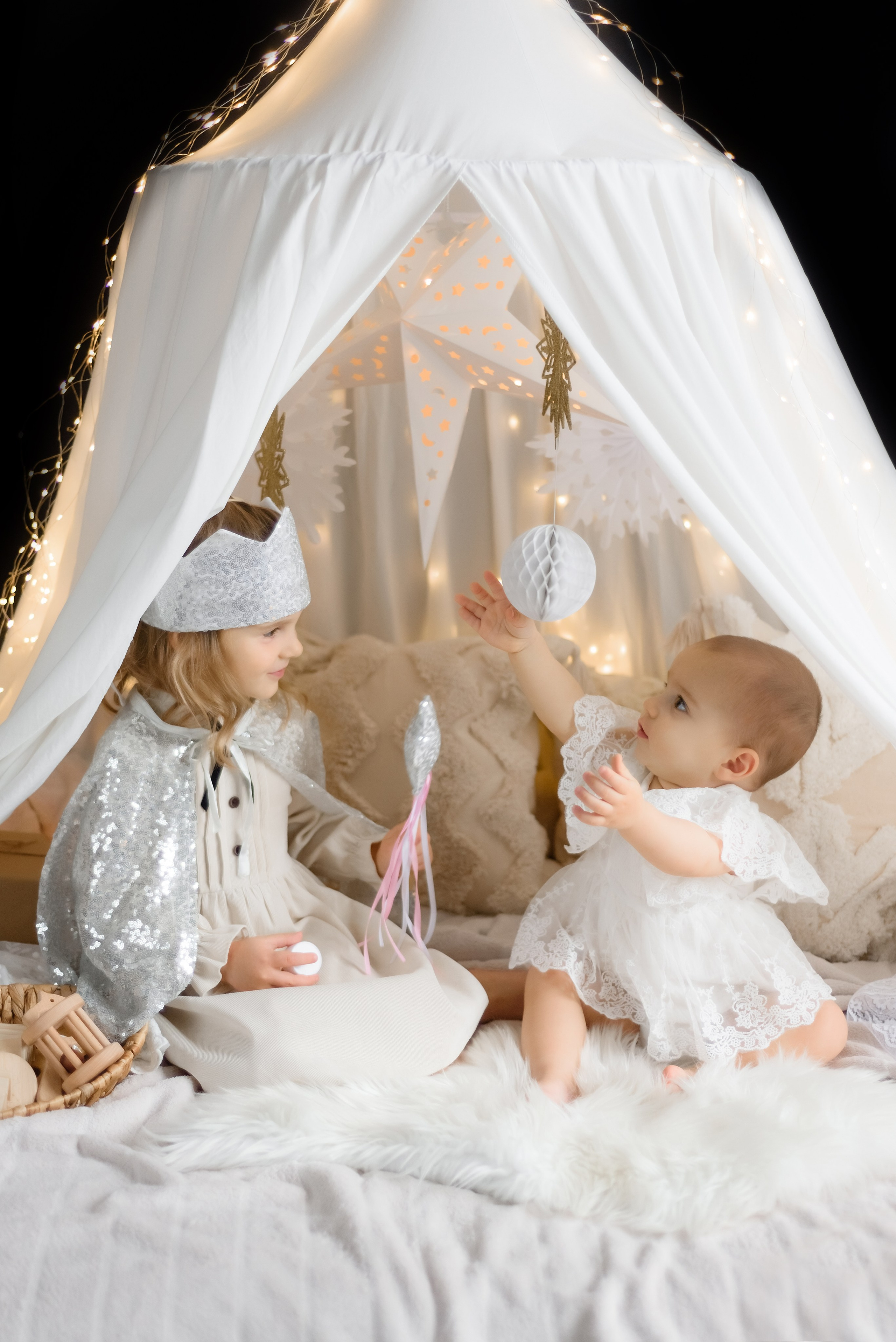 Новогодняя фотосессия «Сказочный шатер» Милана и Дарина. Детский Фотограф |Фотограф на годик в Брянске Ирина Романова