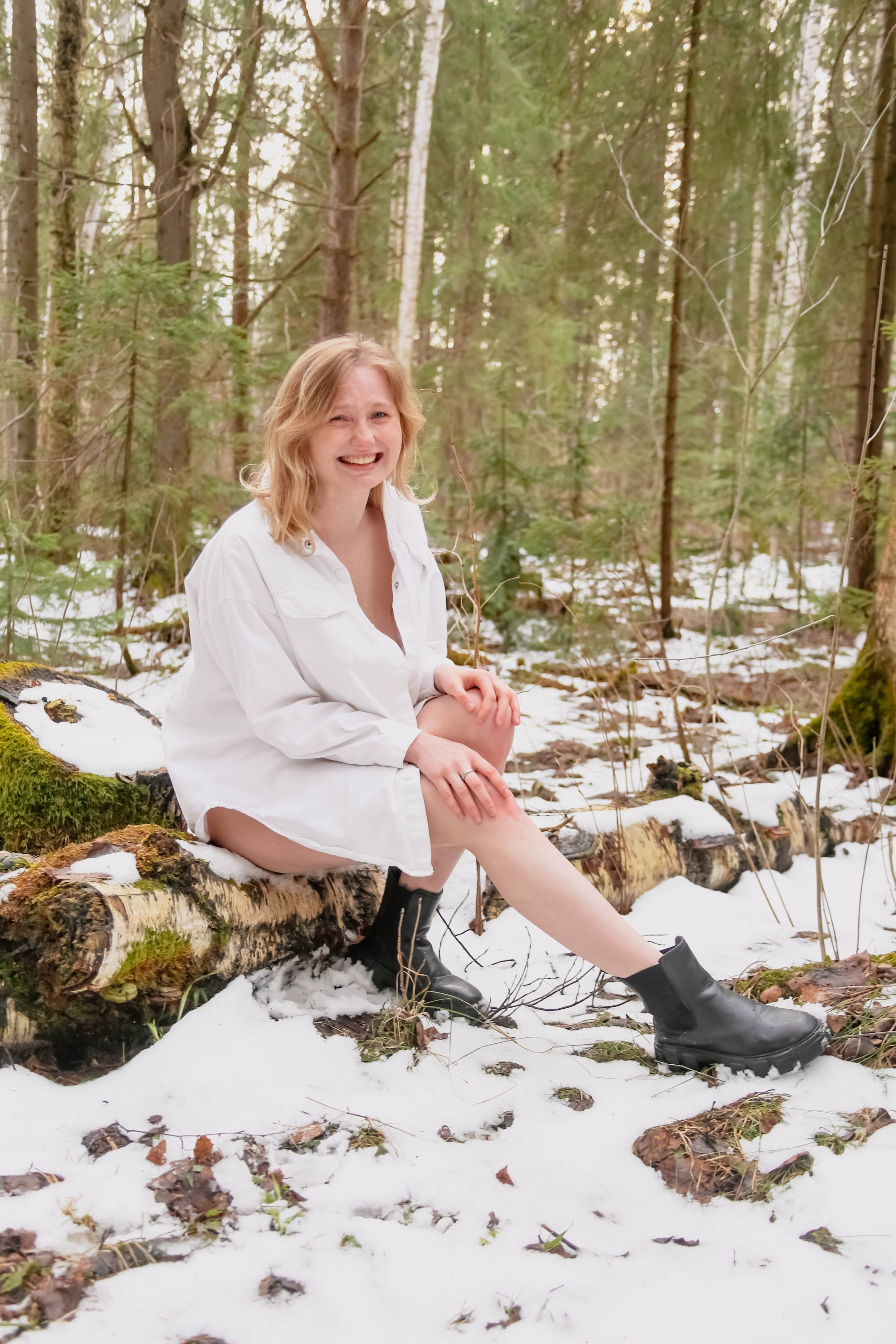 Диана на снегу босиком. Фотограф Пермь. Фотосессия в фотостудии Перми и на свежем воздухе