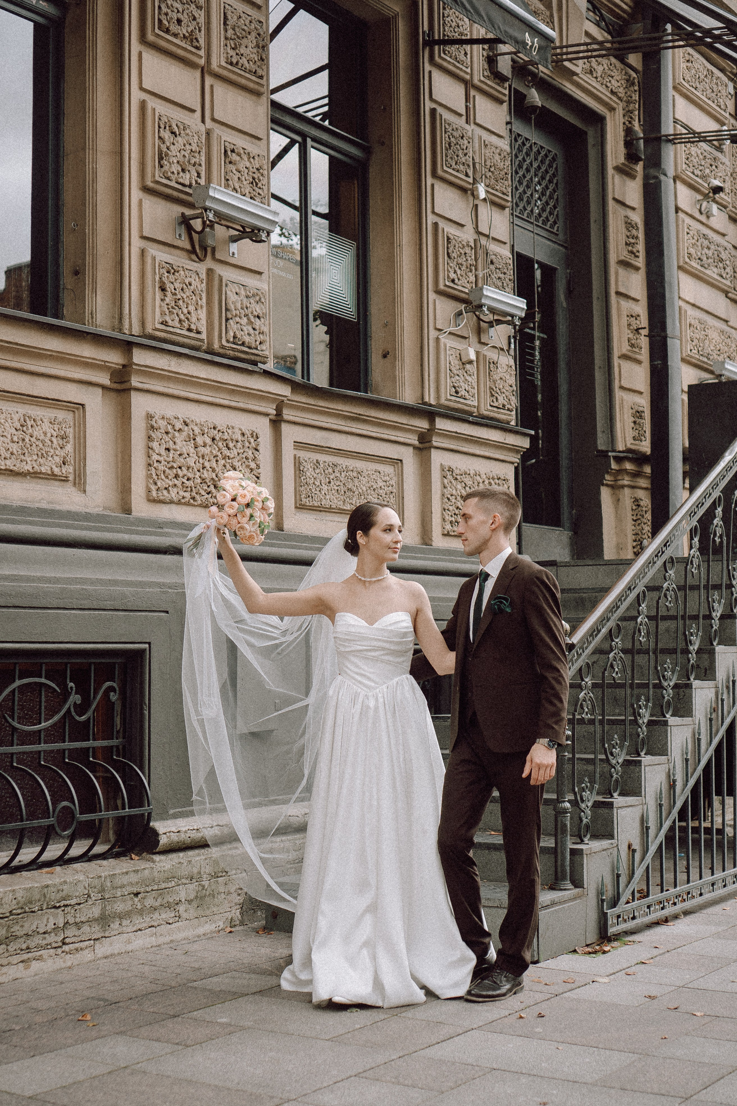 СВАДЕБНАЯ ПРОГУЛКА В САНТК-ПЕТЕРБУРГЕ (ИСАКИЕВСКИЙ СОБОР, ЗИМНЯЯ КАНАВКА, ЭРМИТАЖ И БОЛЬШАЯ МОРСКАЯ УЛИЦА). Профессиональный фотограф, Санкт-Петербург — Виктория Богомолова
