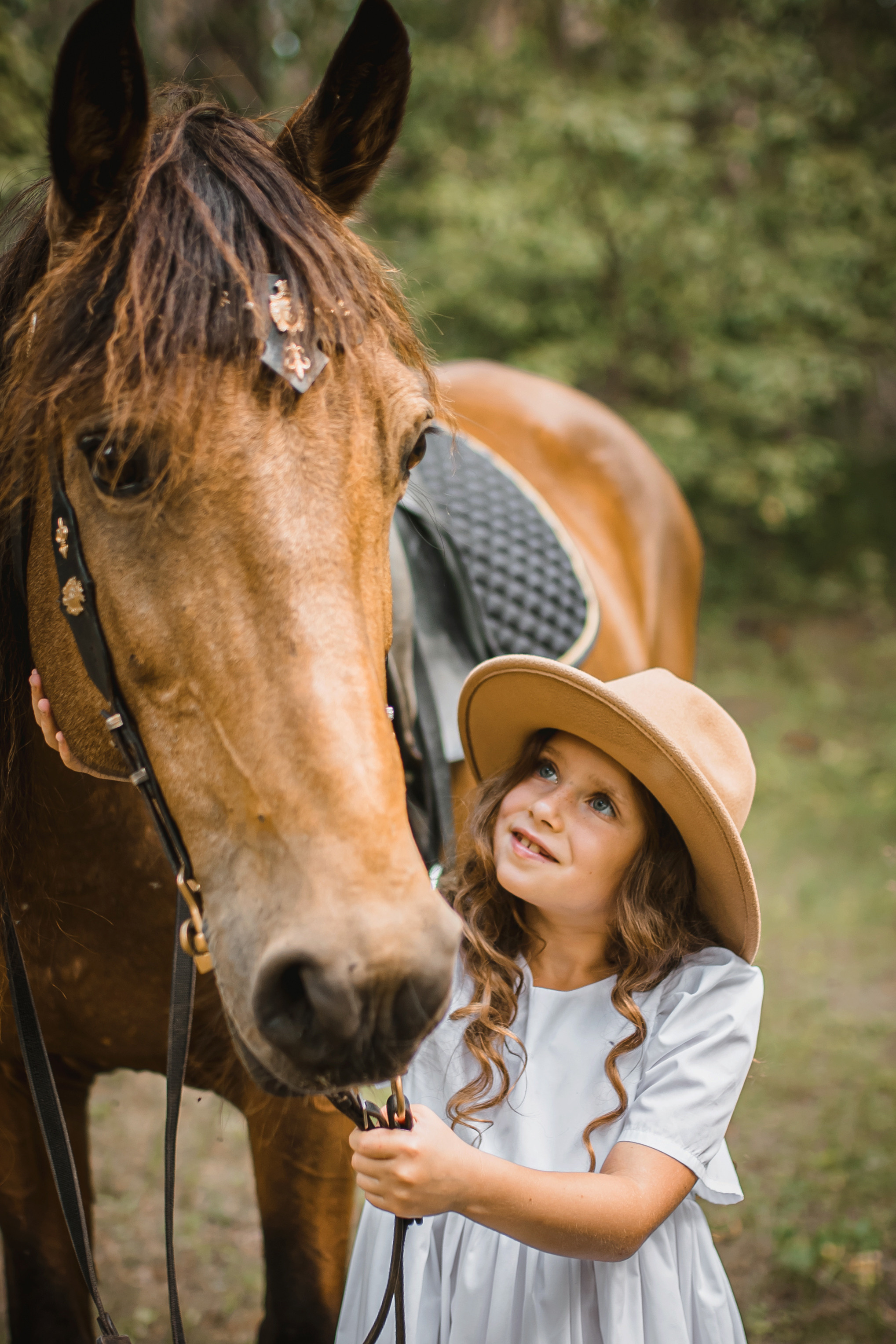 Маленькая любительница фотограф. Семейный и детский фотограф в Новосибирске Доронина Ольга