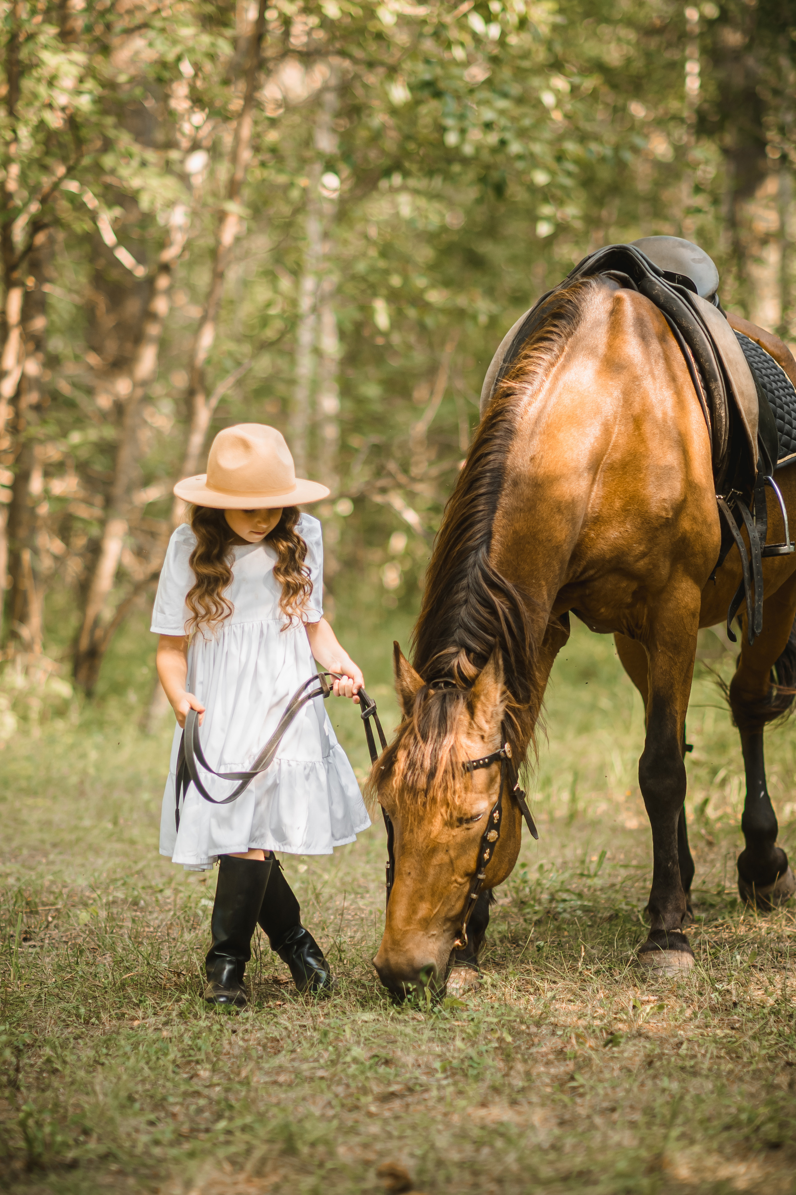 Маленькая любительница фотограф. Семейный и детский фотограф в Новосибирске Доронина Ольга