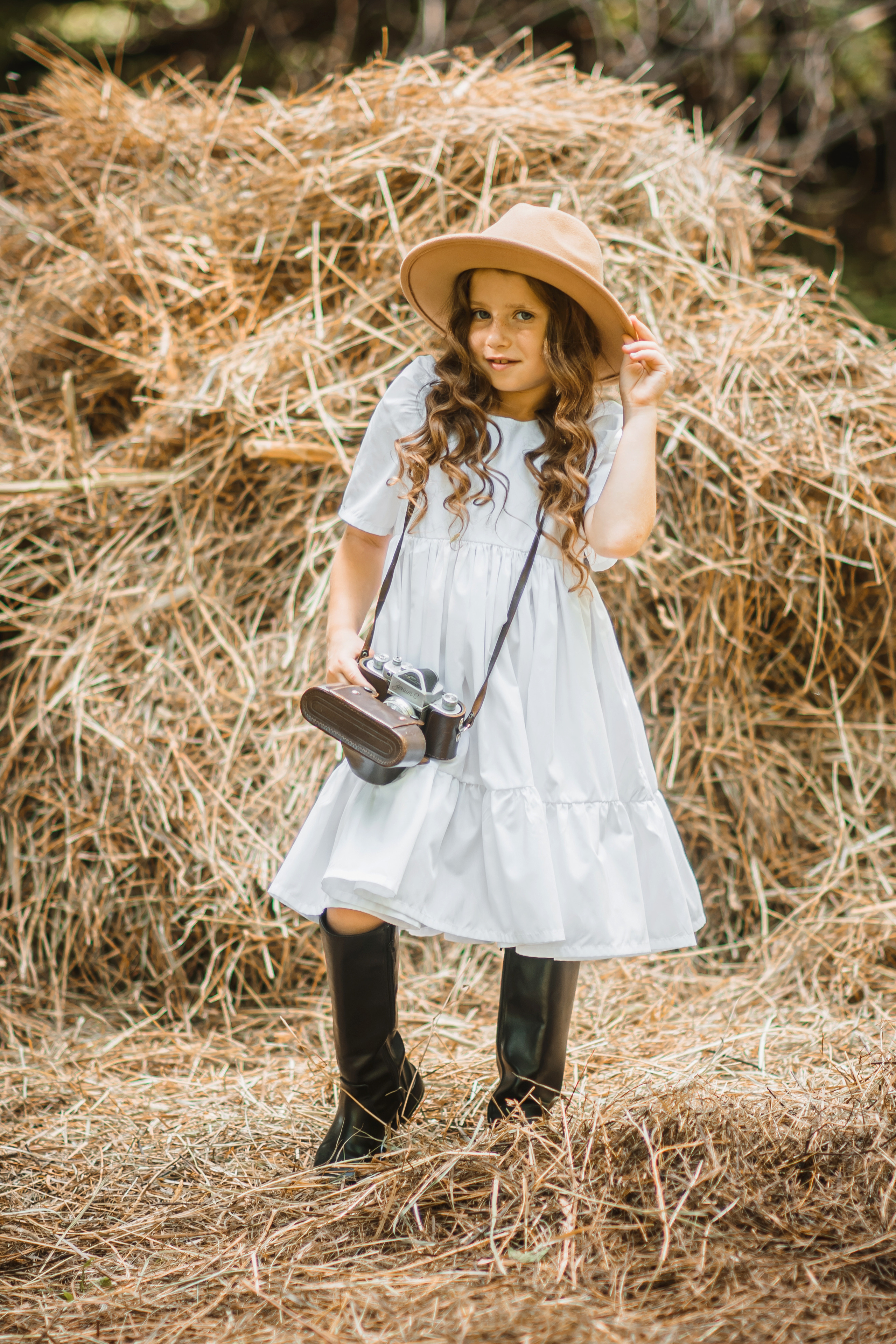 Маленькая любительница фотограф. Семейный и детский фотограф в Новосибирске Доронина Ольга