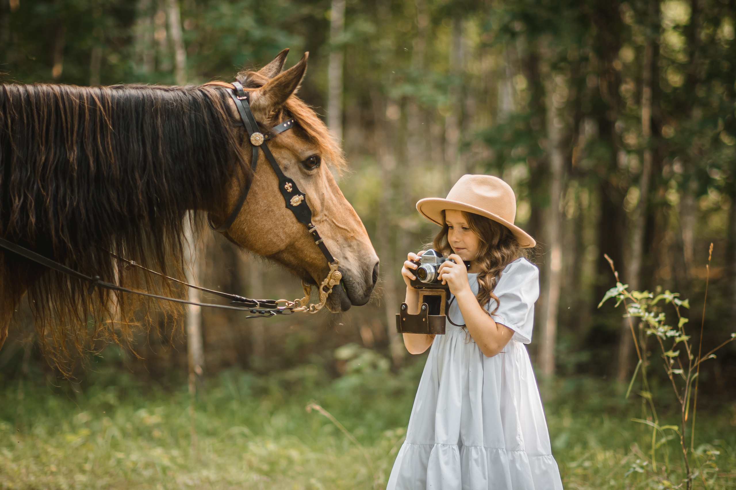 Маленькая любительница фотограф. Семейный и детский фотограф в Новосибирске Доронина Ольга