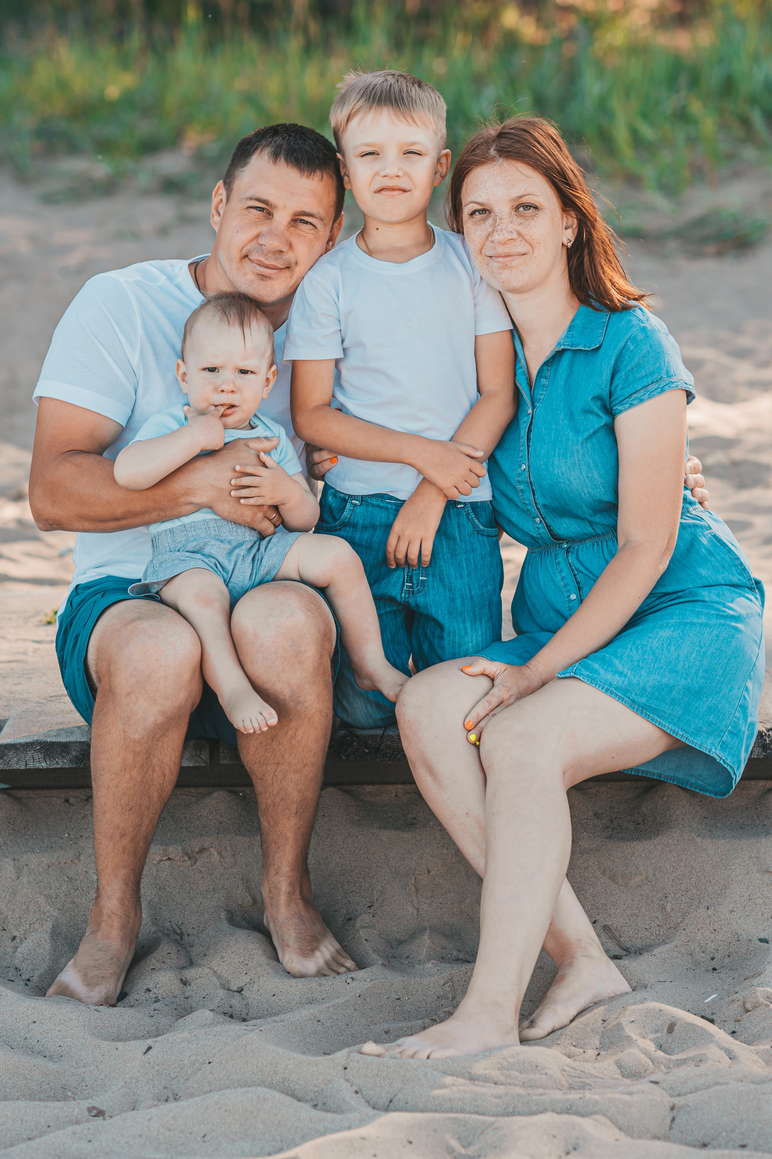 Семейные на пляже. Семейный и детский фотограф в Новосибирске Доронина Ольга