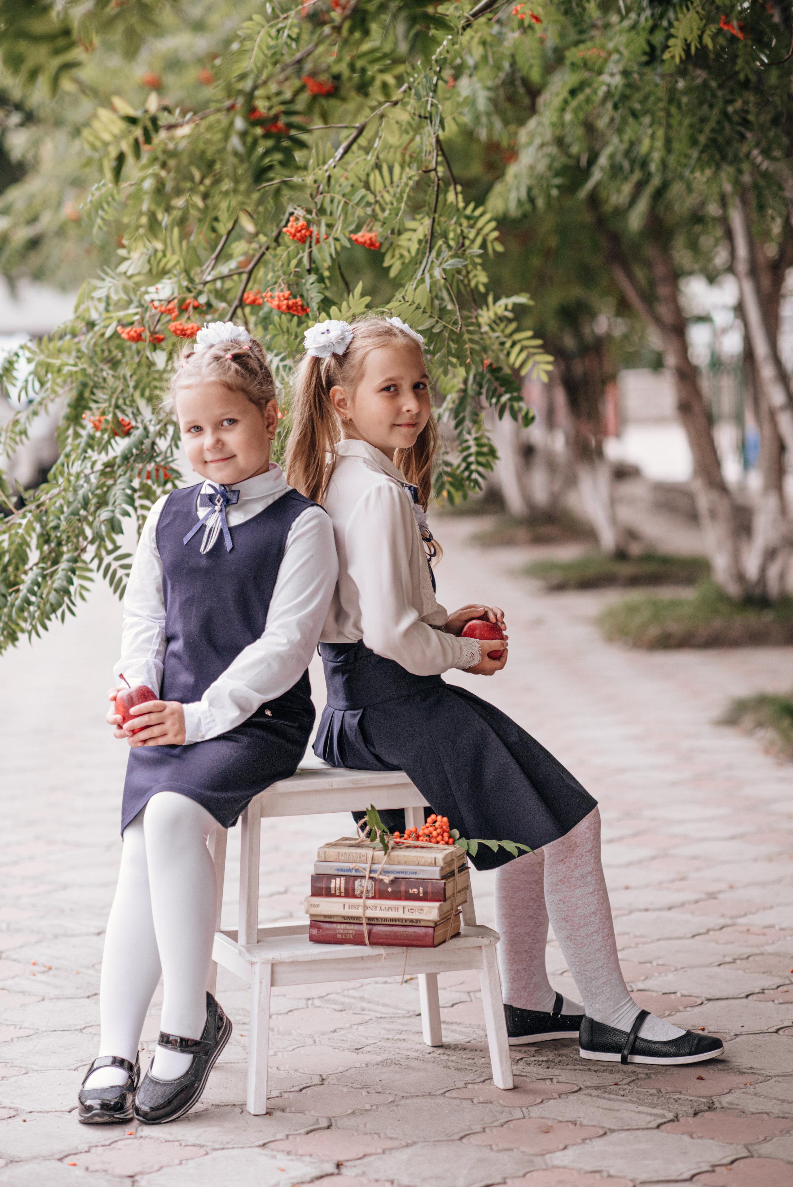 Подружки школьницы. Семейный и детский фотограф в Новосибирске Доронина Ольга
