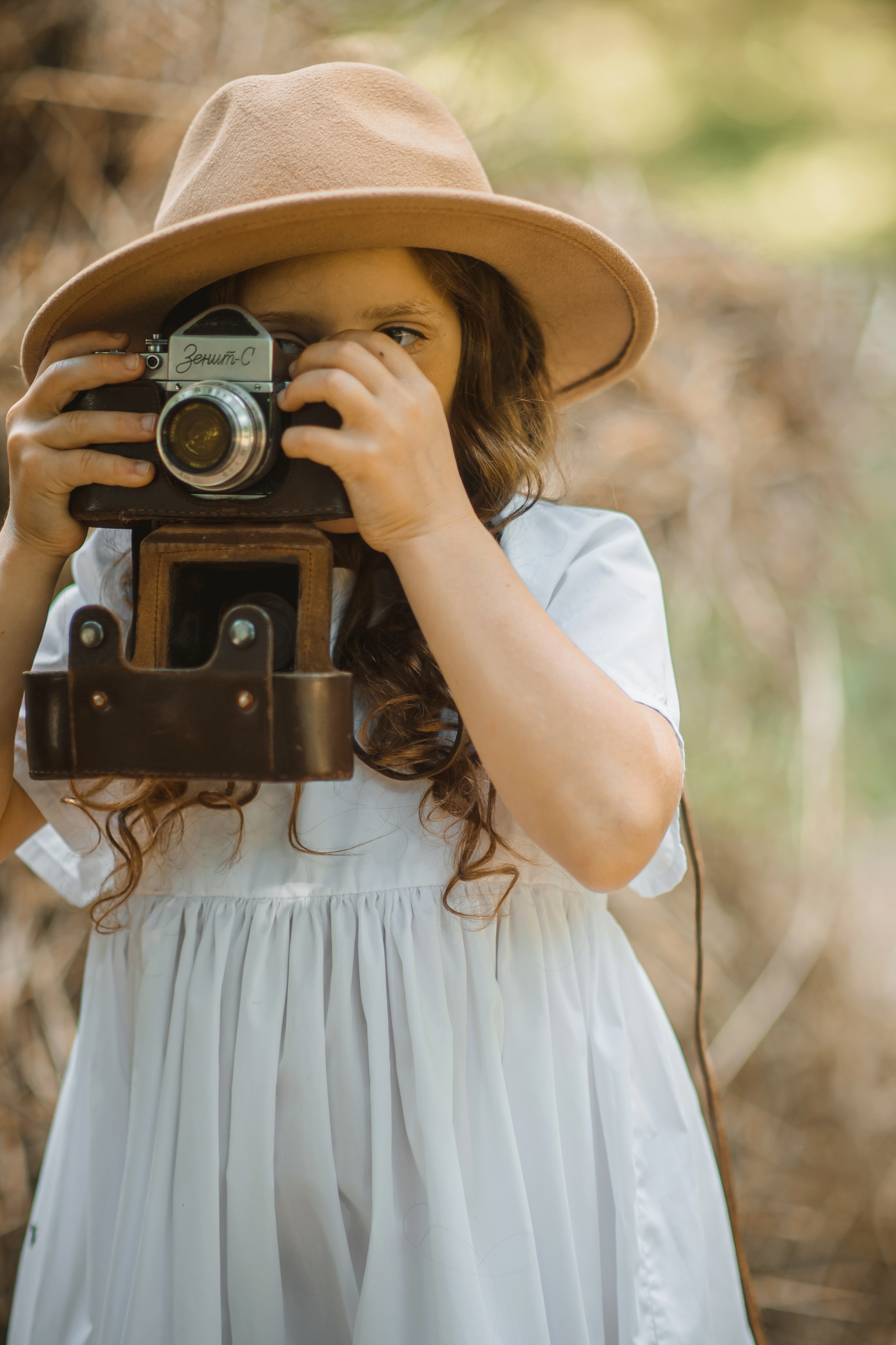 Маленькая любительница фотограф. Семейный и детский фотограф в Новосибирске Доронина Ольга