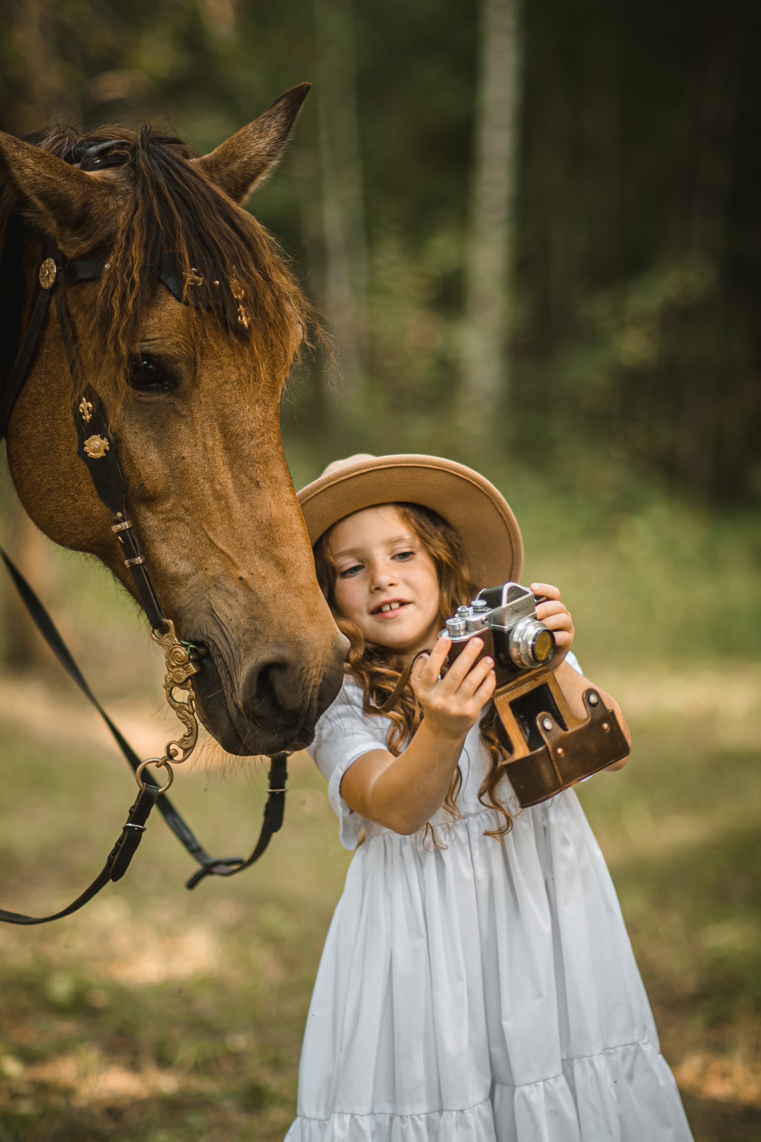 Маленькая любительница фотограф. Семейный и детский фотограф в Новосибирске Доронина Ольга