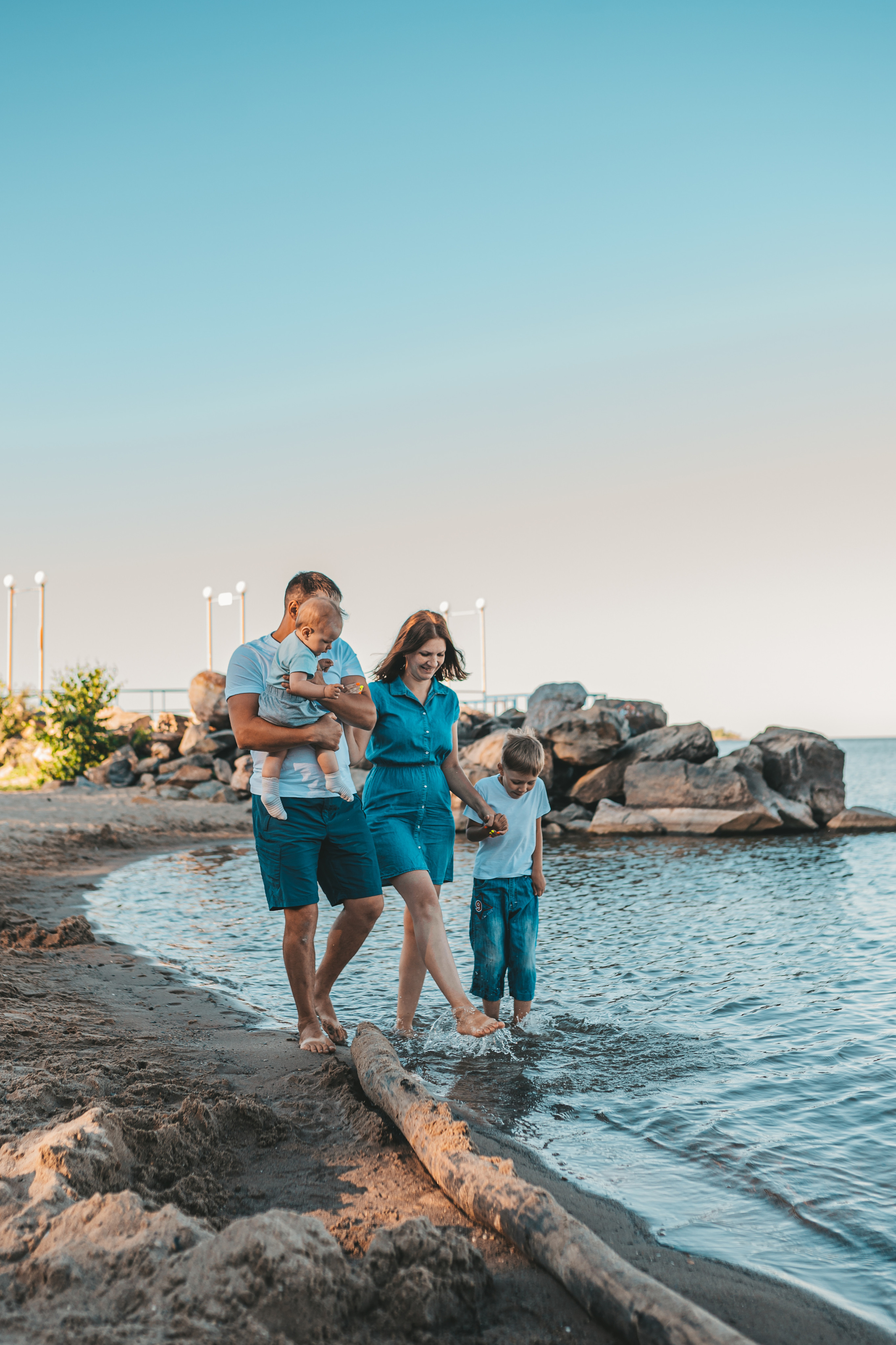 Семейные на пляже. Семейный и детский фотограф в Новосибирске Доронина Ольга