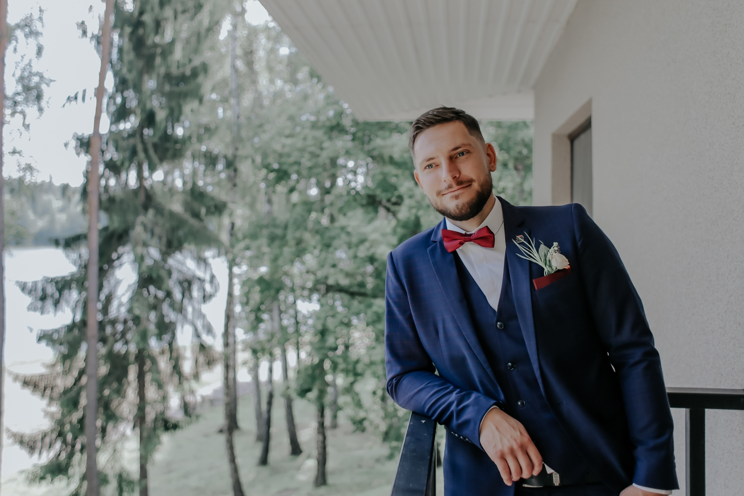 Фотосъёмка свадьбы за городом на берегу озера. Свадебный фотограф в Витебске Дмитрий Кувшинов