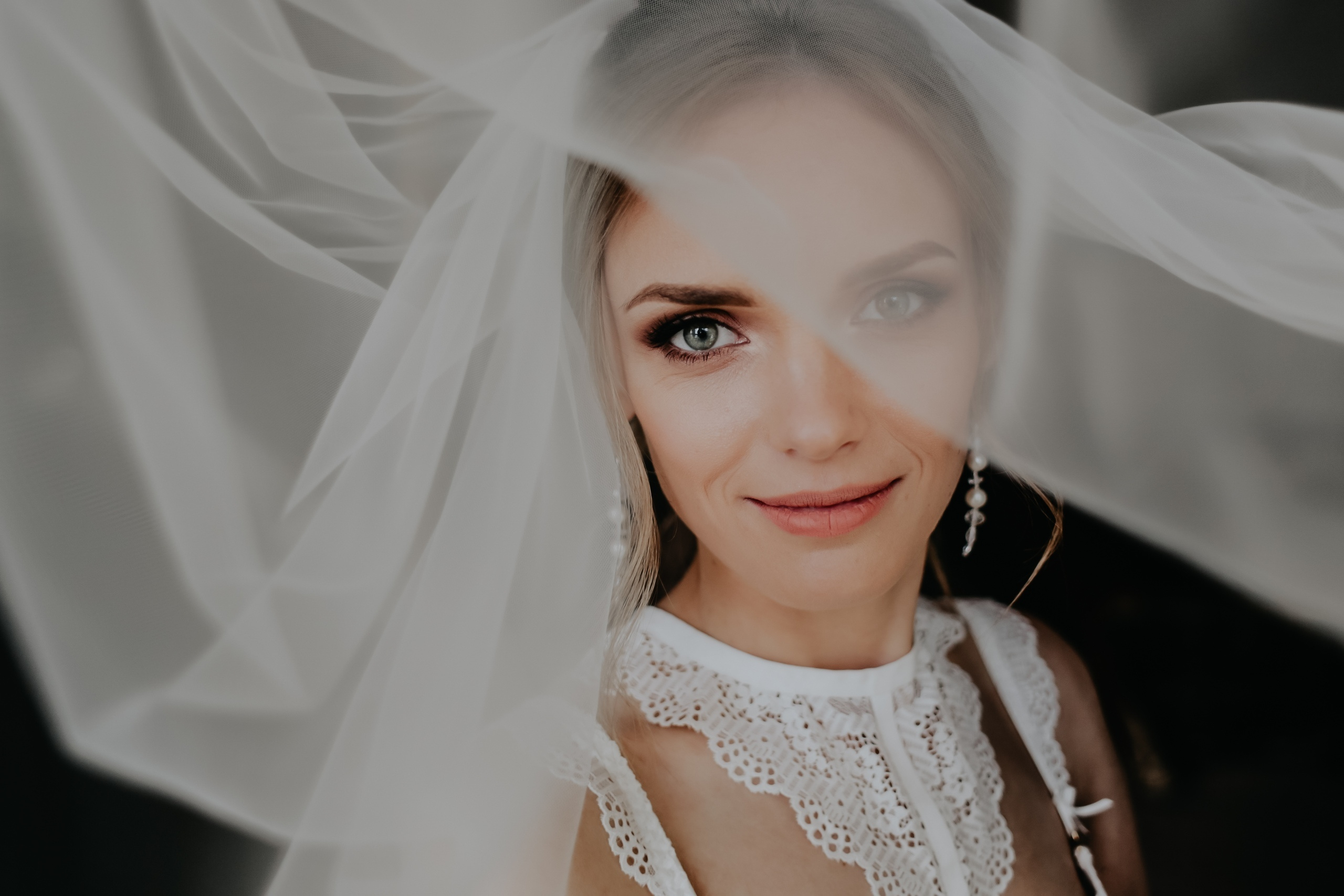 Фотосъёмка свадьбы за городом на берегу озера. Свадебный фотограф в Витебске Дмитрий Кувшинов