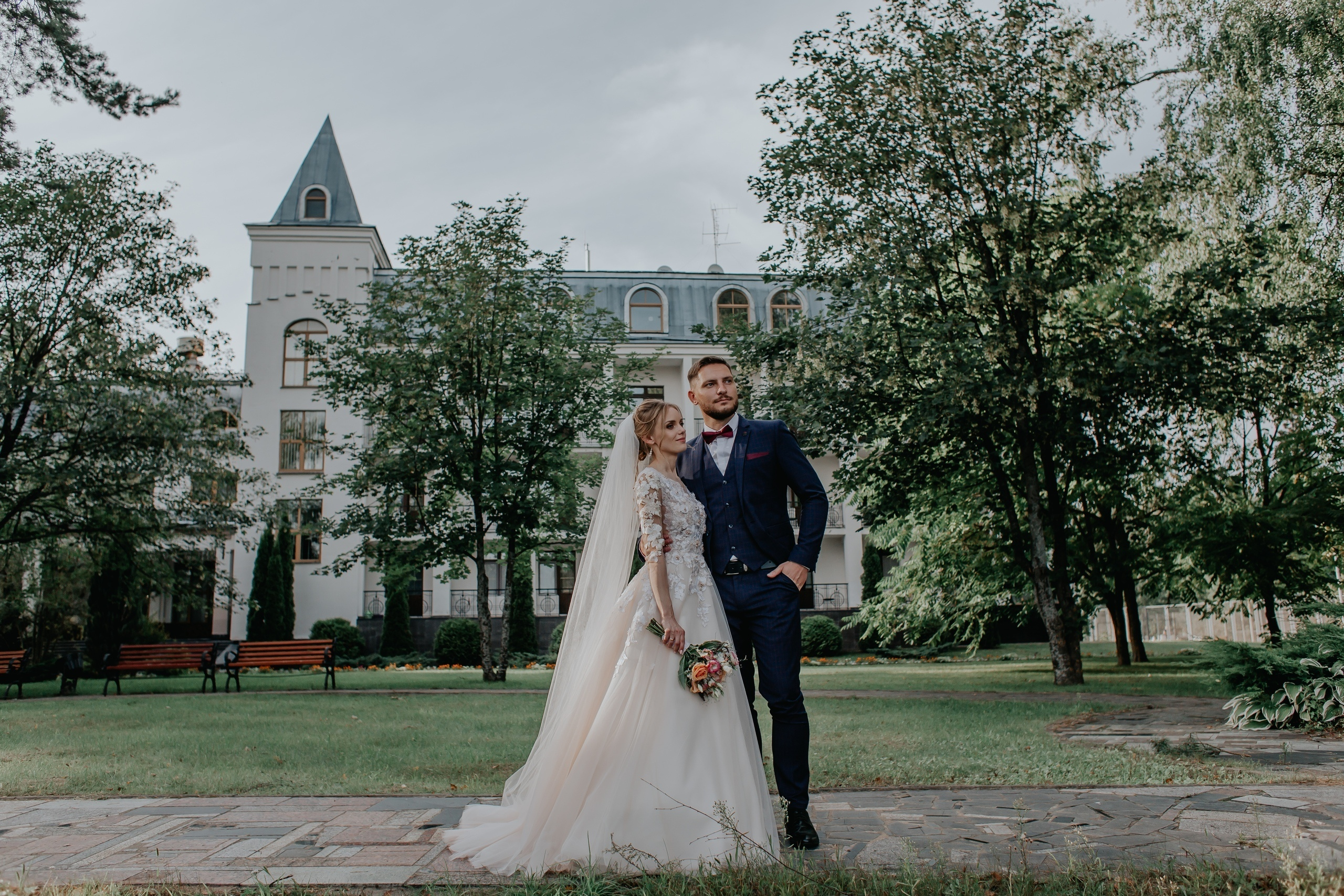 Фотосъёмка свадьбы за городом на берегу озера. Свадебный фотограф в Витебске Дмитрий Кувшинов