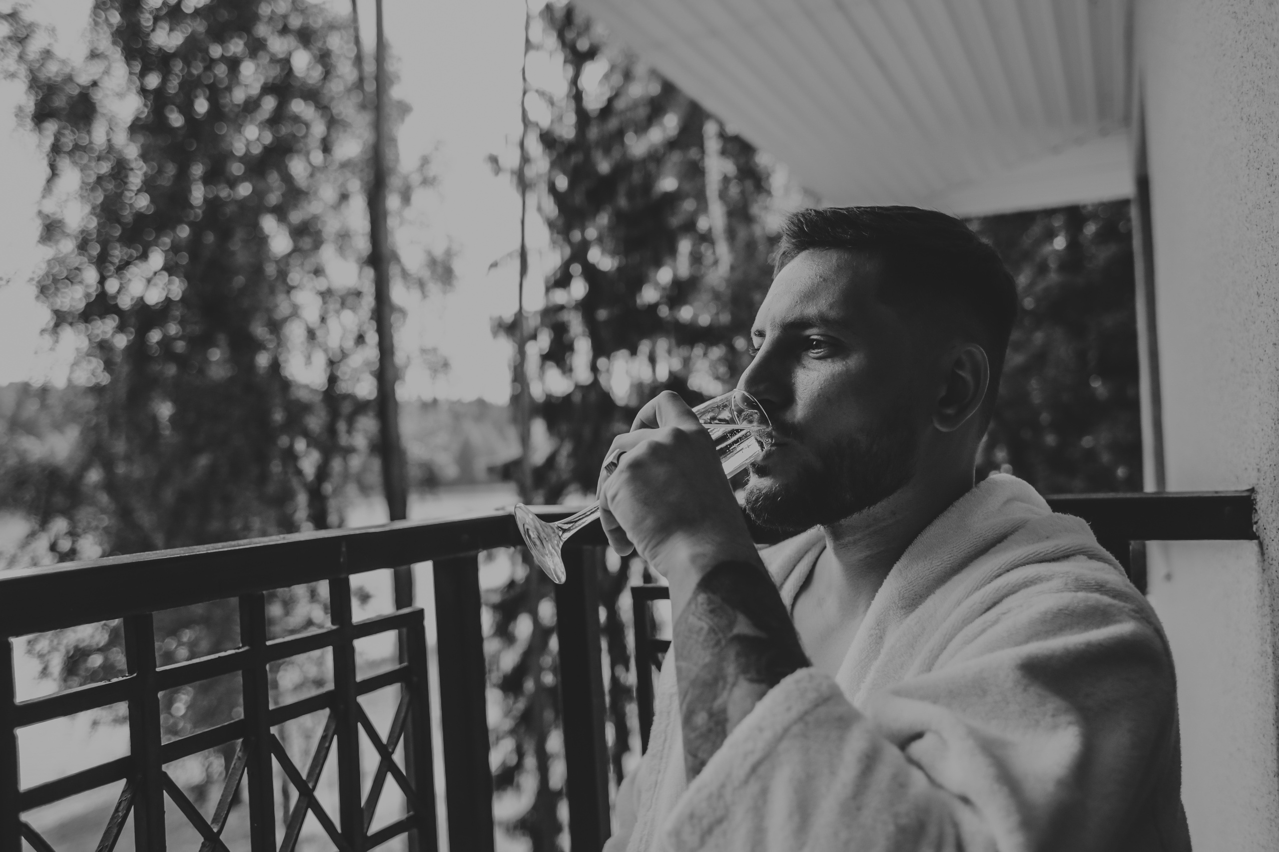 Фотосъёмка свадьбы за городом на берегу озера. Свадебный фотограф в Витебске Дмитрий Кувшинов