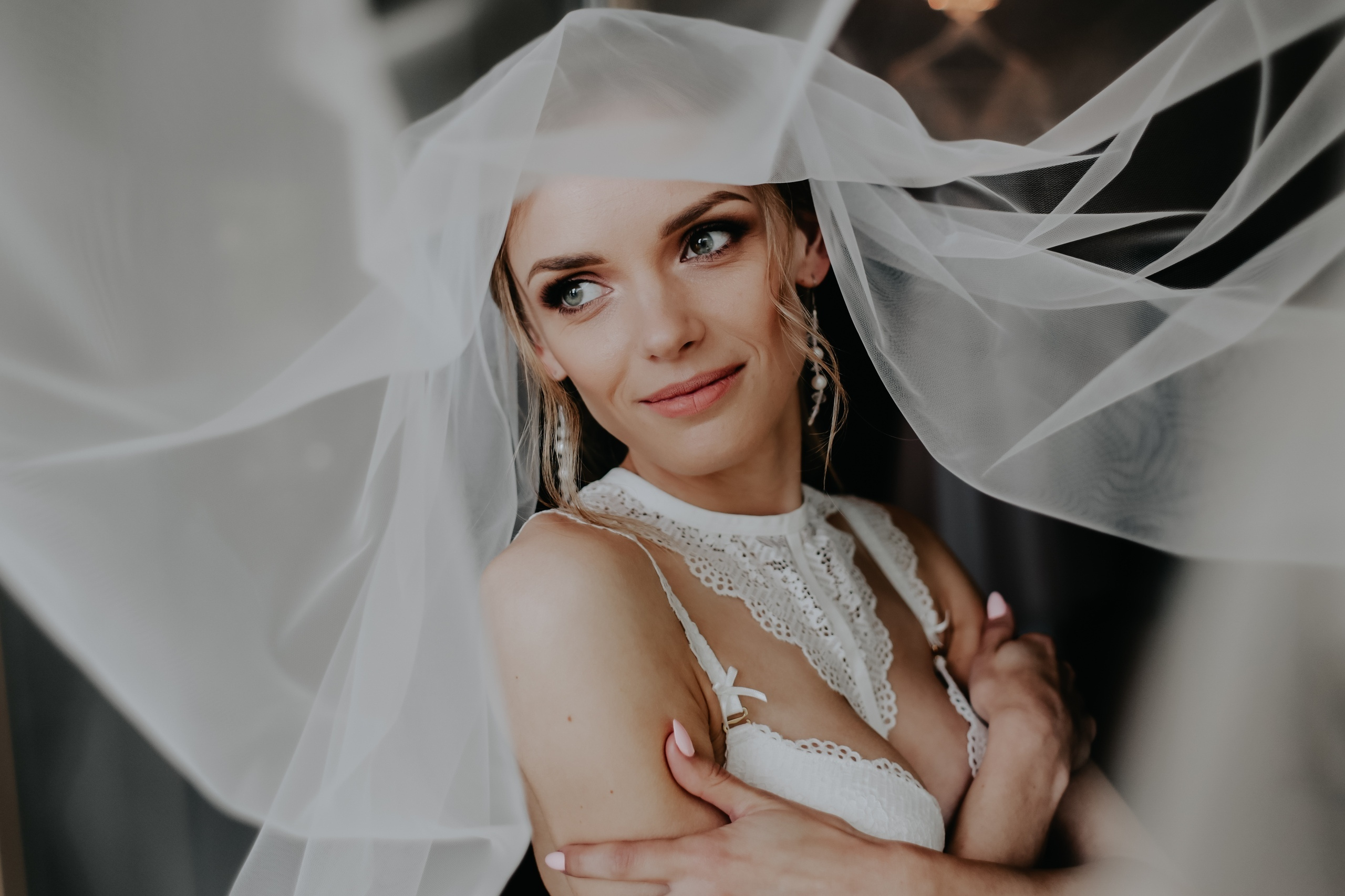 Фотосъёмка свадьбы за городом на берегу озера. Свадебный фотограф в Витебске Дмитрий Кувшинов