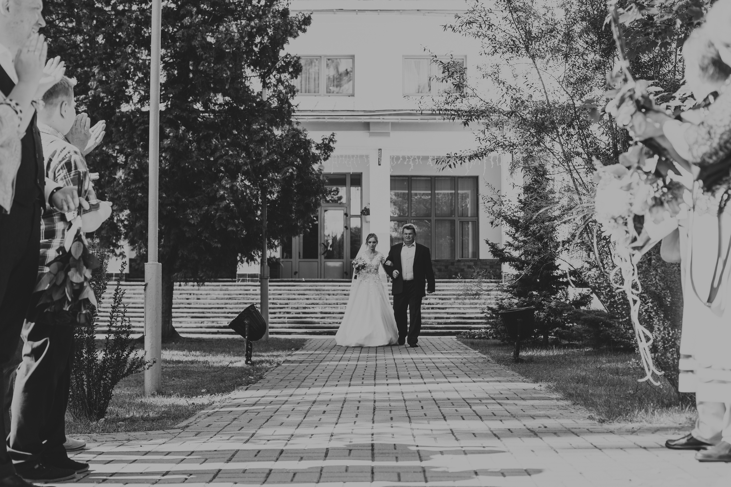 Фотосъёмка свадьбы за городом на берегу озера. Свадебный фотограф в Витебске Дмитрий Кувшинов