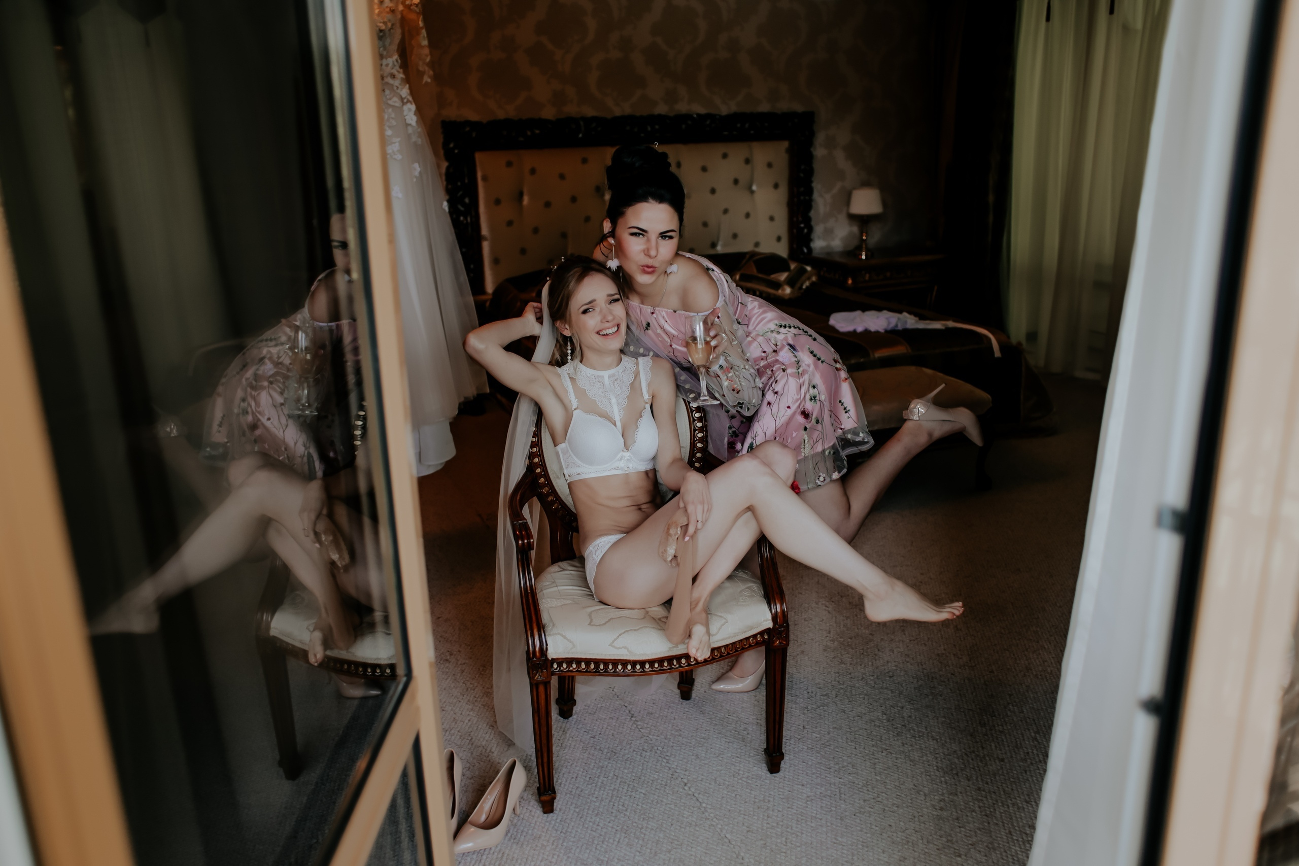 Фотосъёмка свадьбы за городом на берегу озера. Свадебный фотограф в Витебске Дмитрий Кувшинов