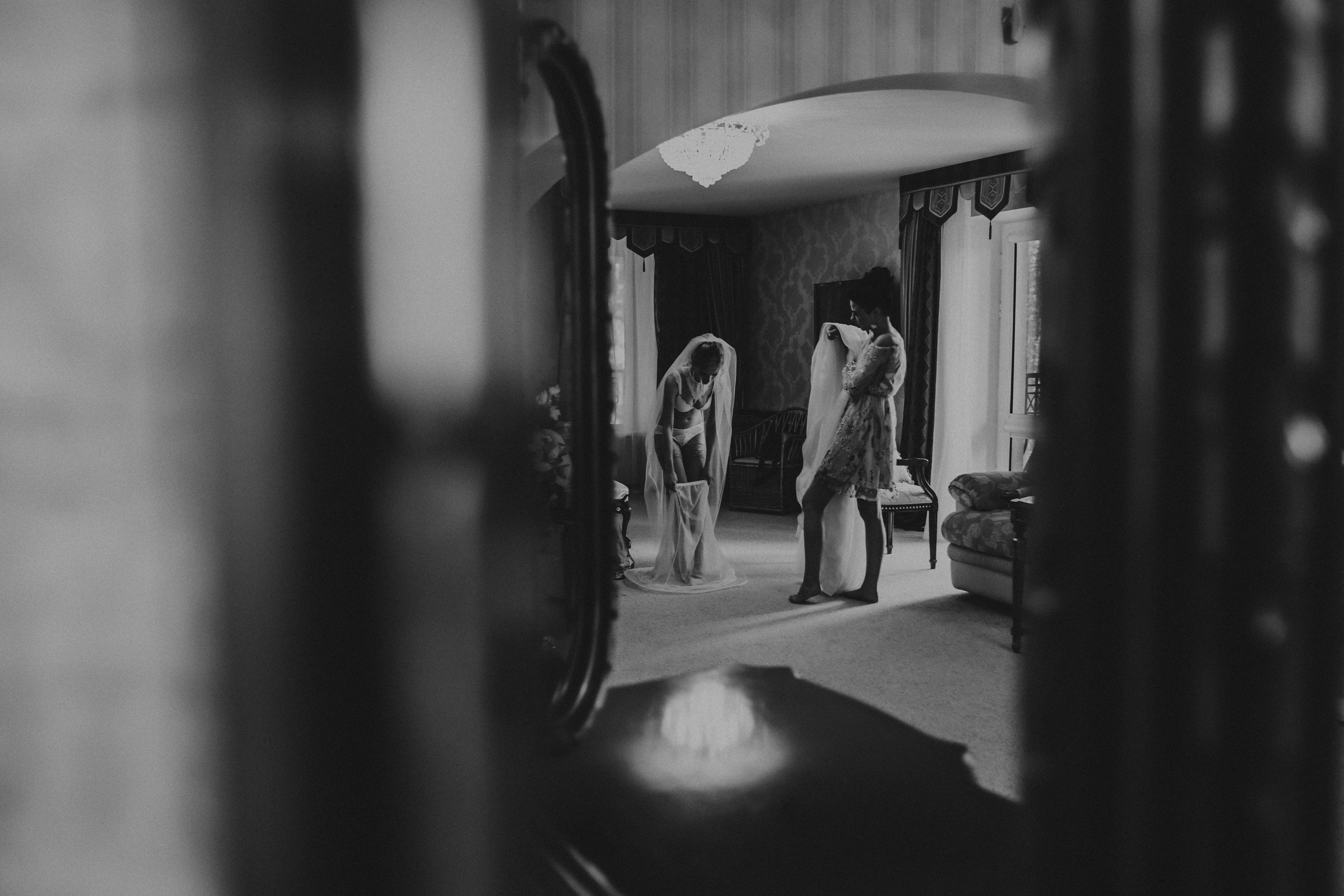 Фотосъёмка свадьбы за городом на берегу озера. Свадебный фотограф в Витебске Дмитрий Кувшинов