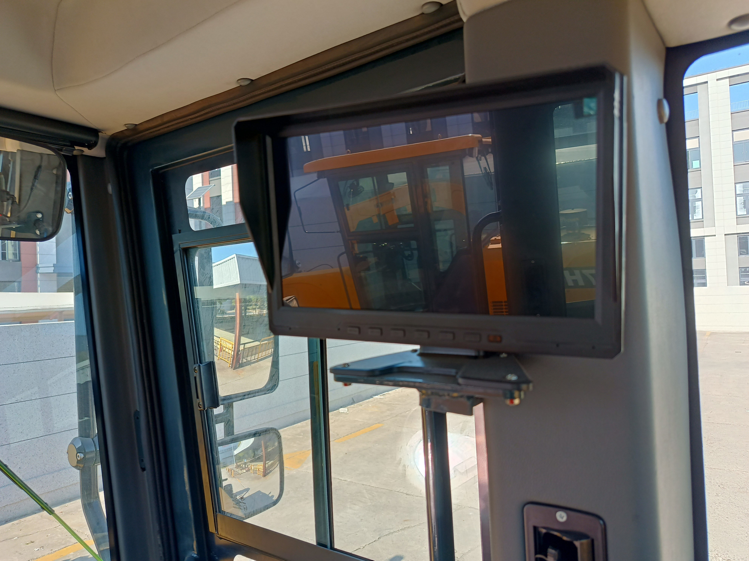 Фото грейдер Beezone G732Т (B26TMG-A). Продажа и обслуживание грузовой техники и спецтехники в г. Новосибирск компания СТИ