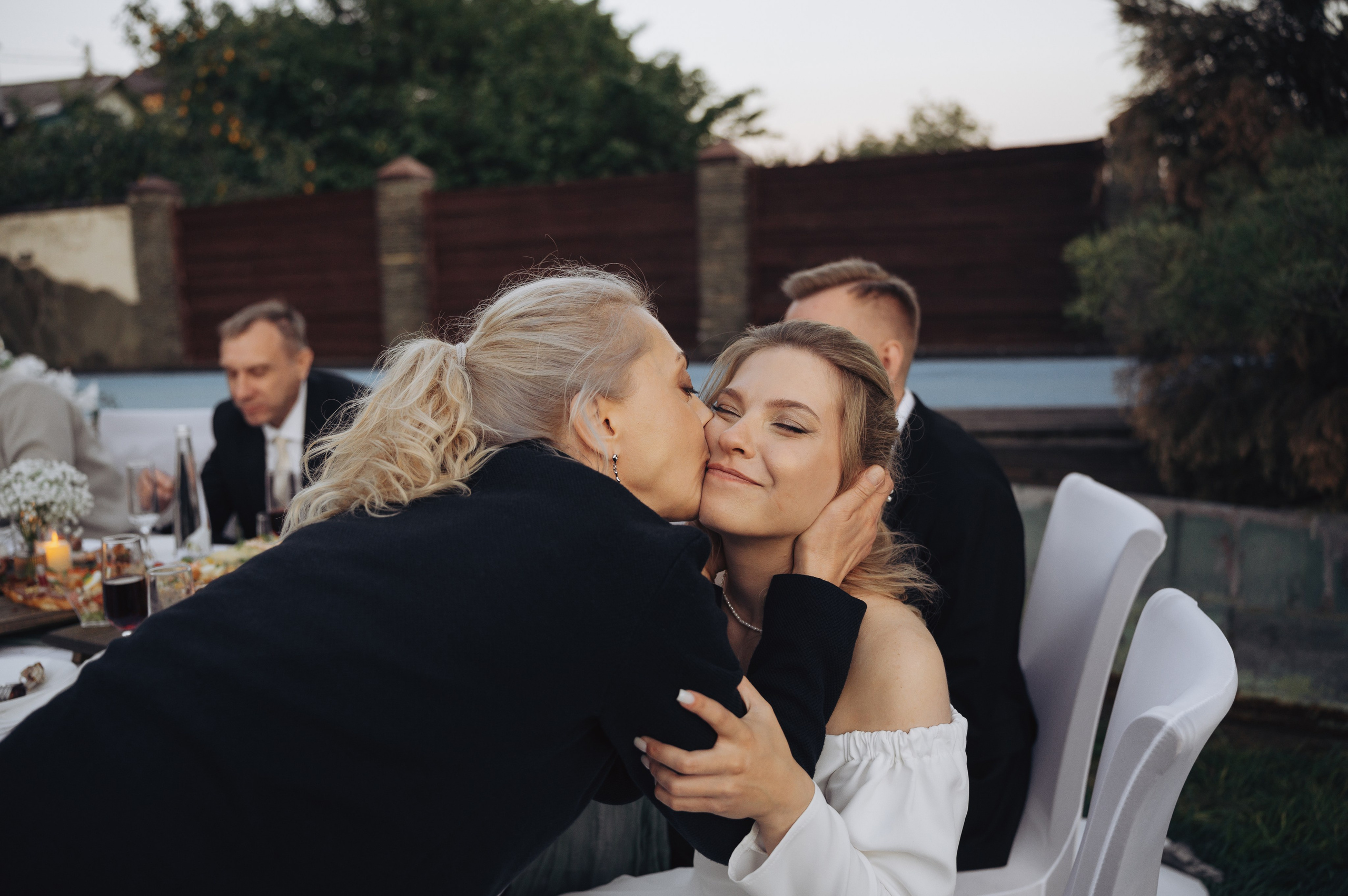 Свадебная съемка в Ростове, прогулка на яхте и семейный ужин за городом